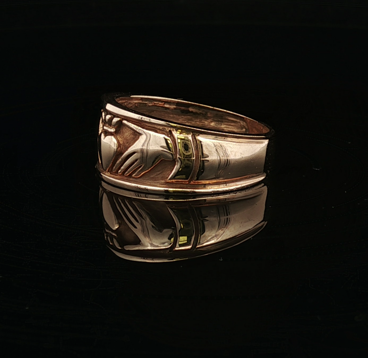 14K Yellow Gold Claddagh Band
