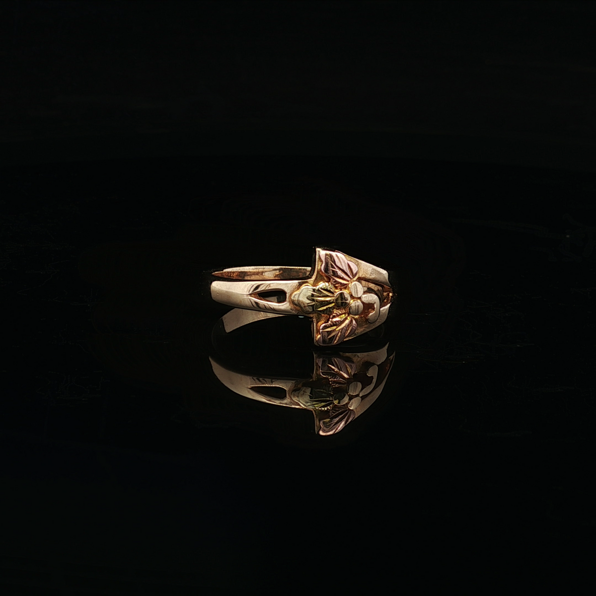 Amelia 10KY Tri Color Leaf Ring