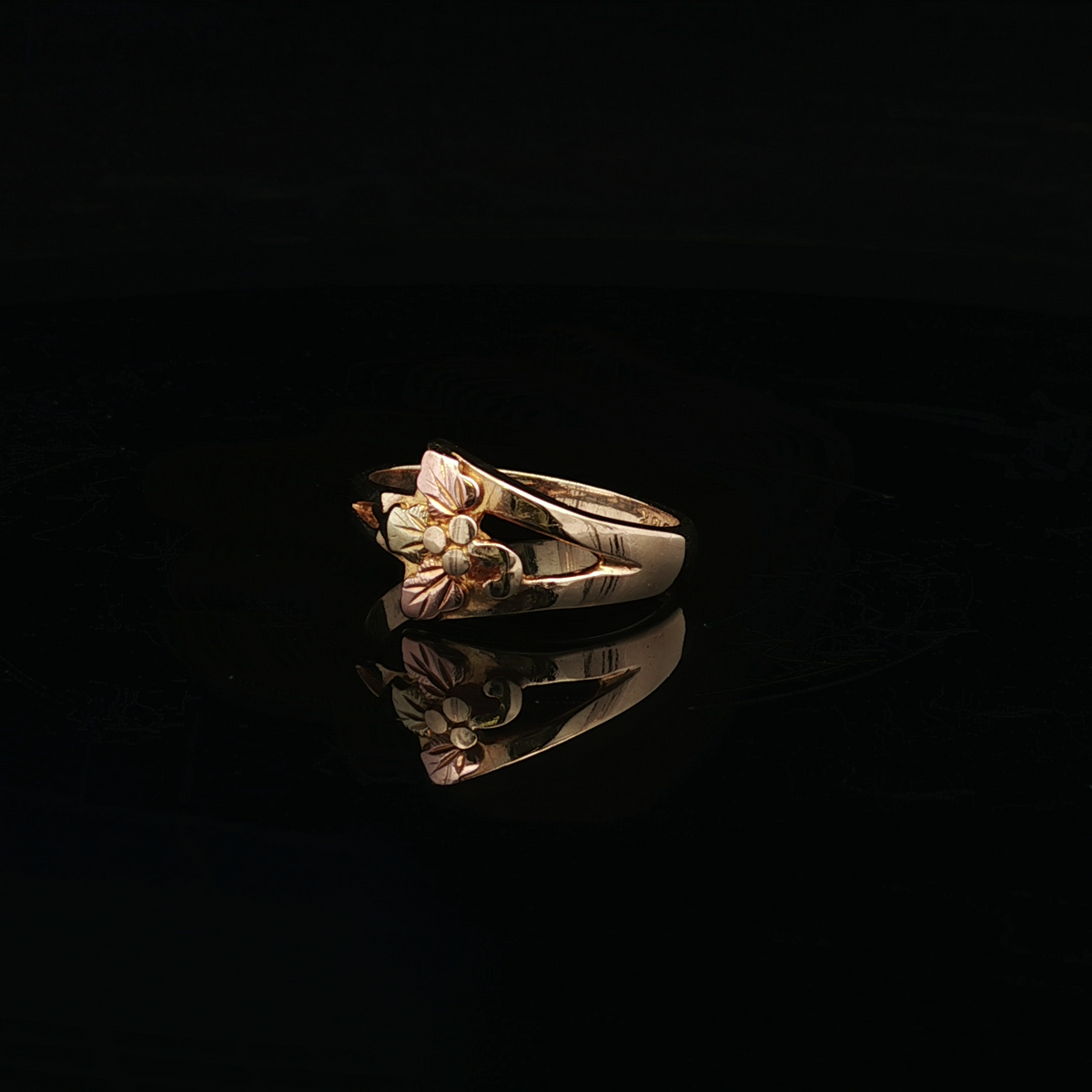 Amelia 10KY Tri Color Leaf Ring
