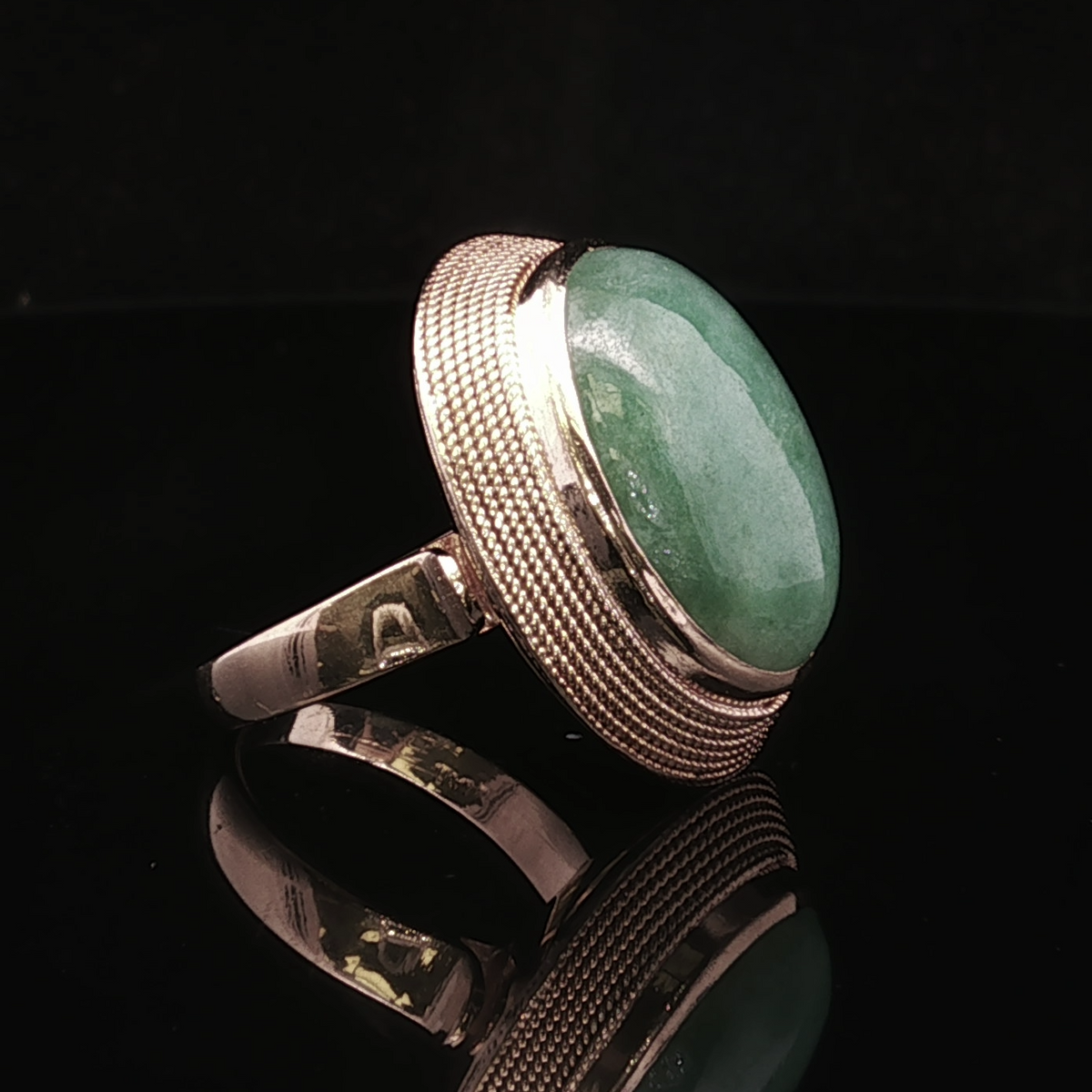 18K Yellow Gold Oval Jade Rope Bezel Ring
