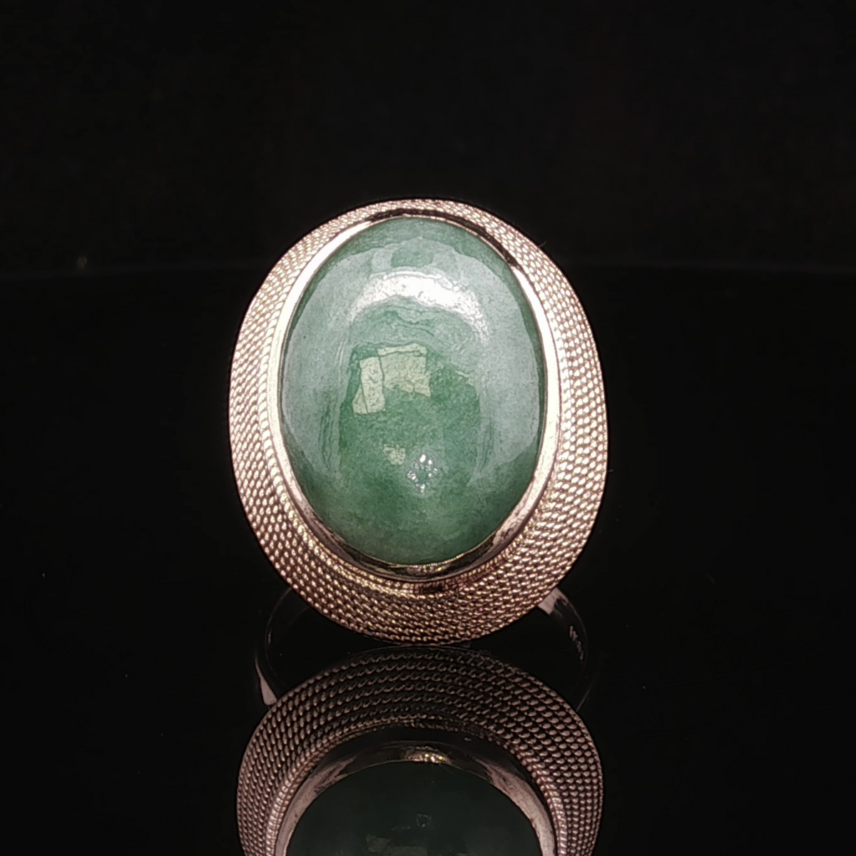 18K Yellow Gold Oval Jade Rope Bezel Ring
