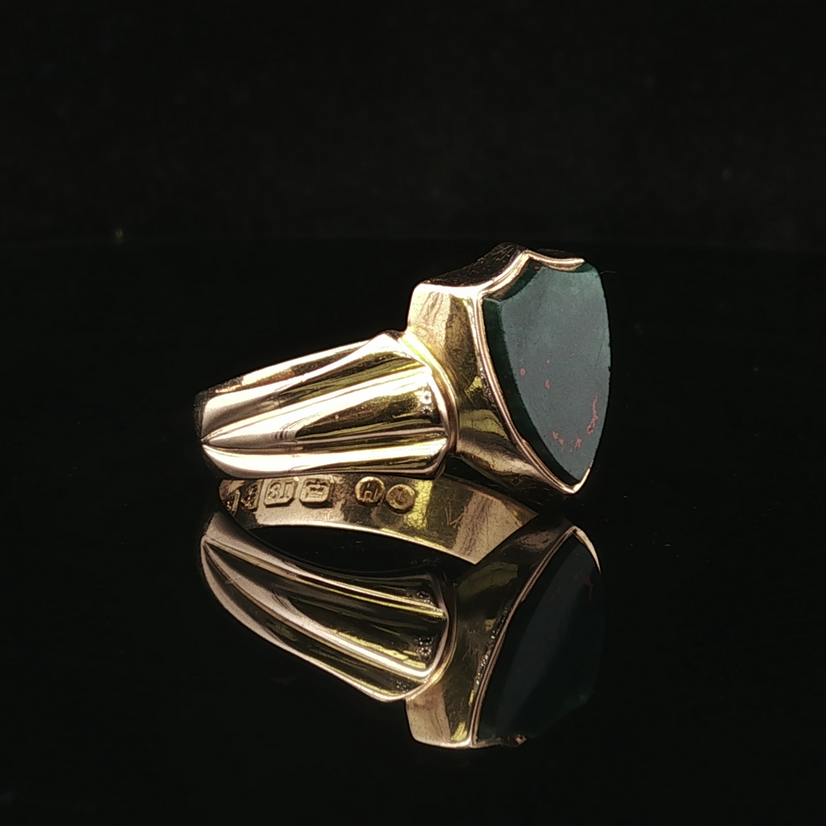 Valerio Bloodstone Bezel Ring – 18K Yellow Gold