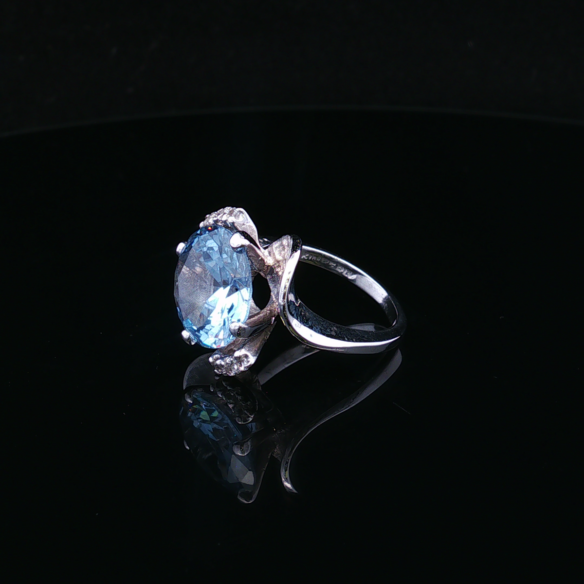 Novarose 10K White Gold Sky Blue Topaz Ring