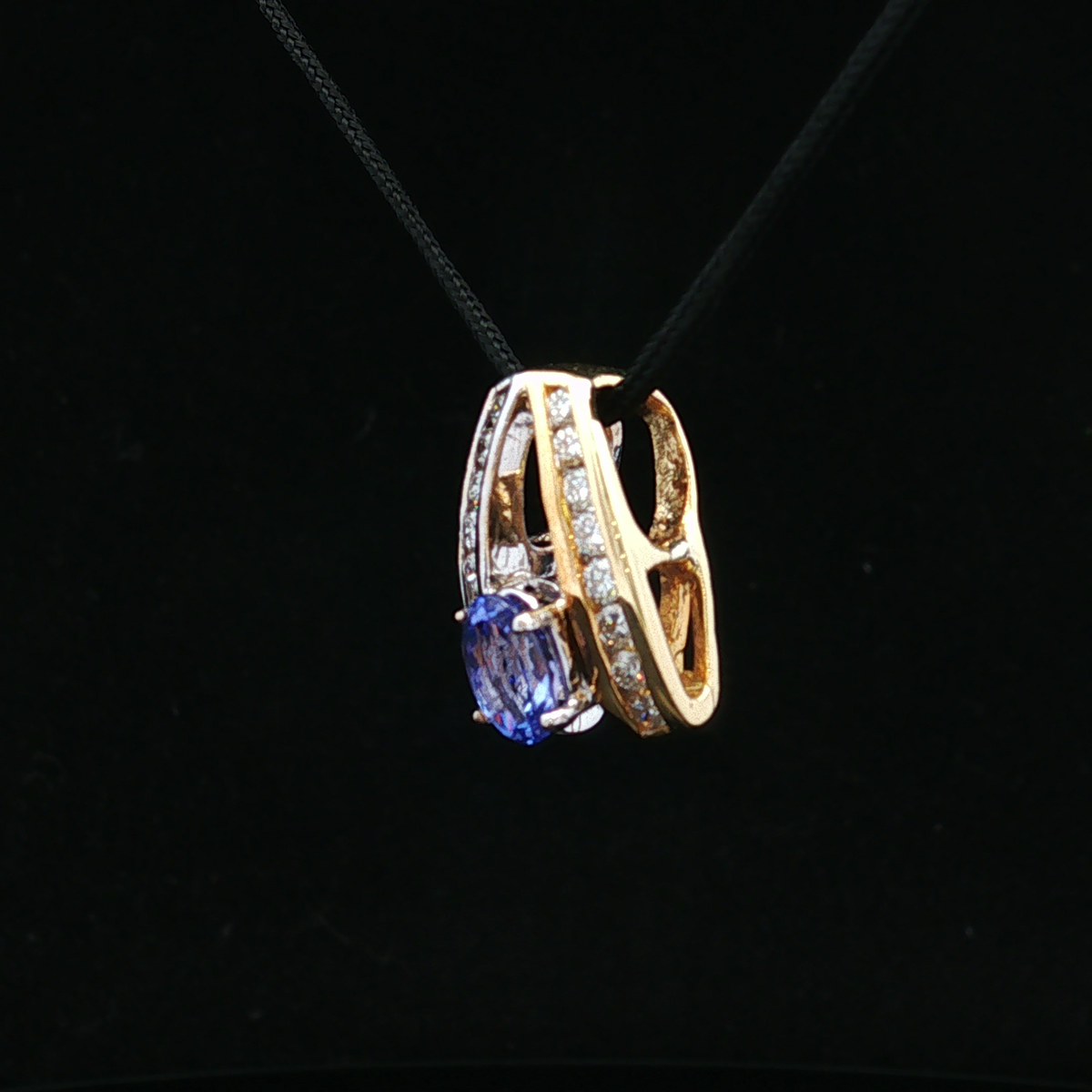 Noemia 18K Two Tone Oval Tanzanite & Diamond Pendant