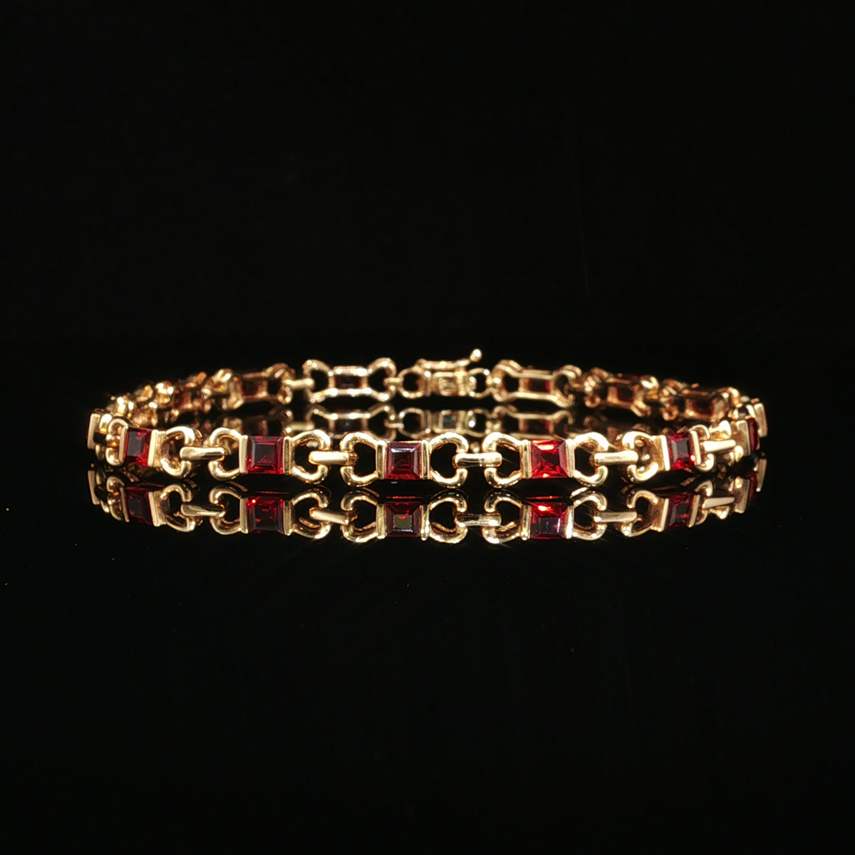 14k Yellow Gold 4.50ctw Bezel-Set Garnet Bracelet