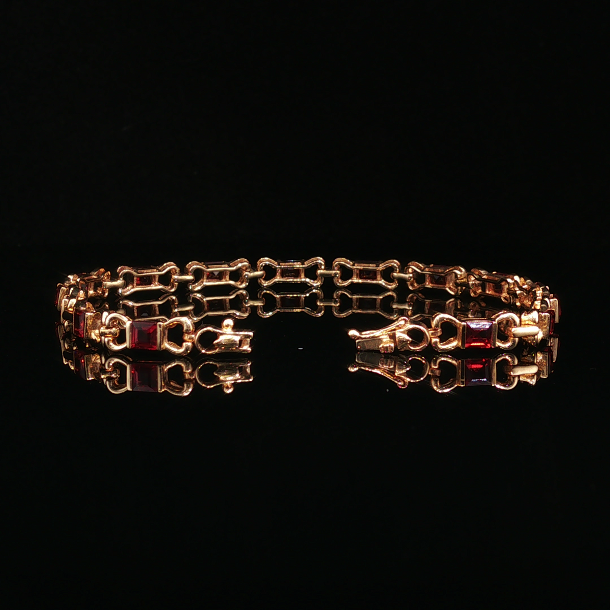 14k Yellow Gold 4.50ctw Bezel-Set Garnet Bracelet