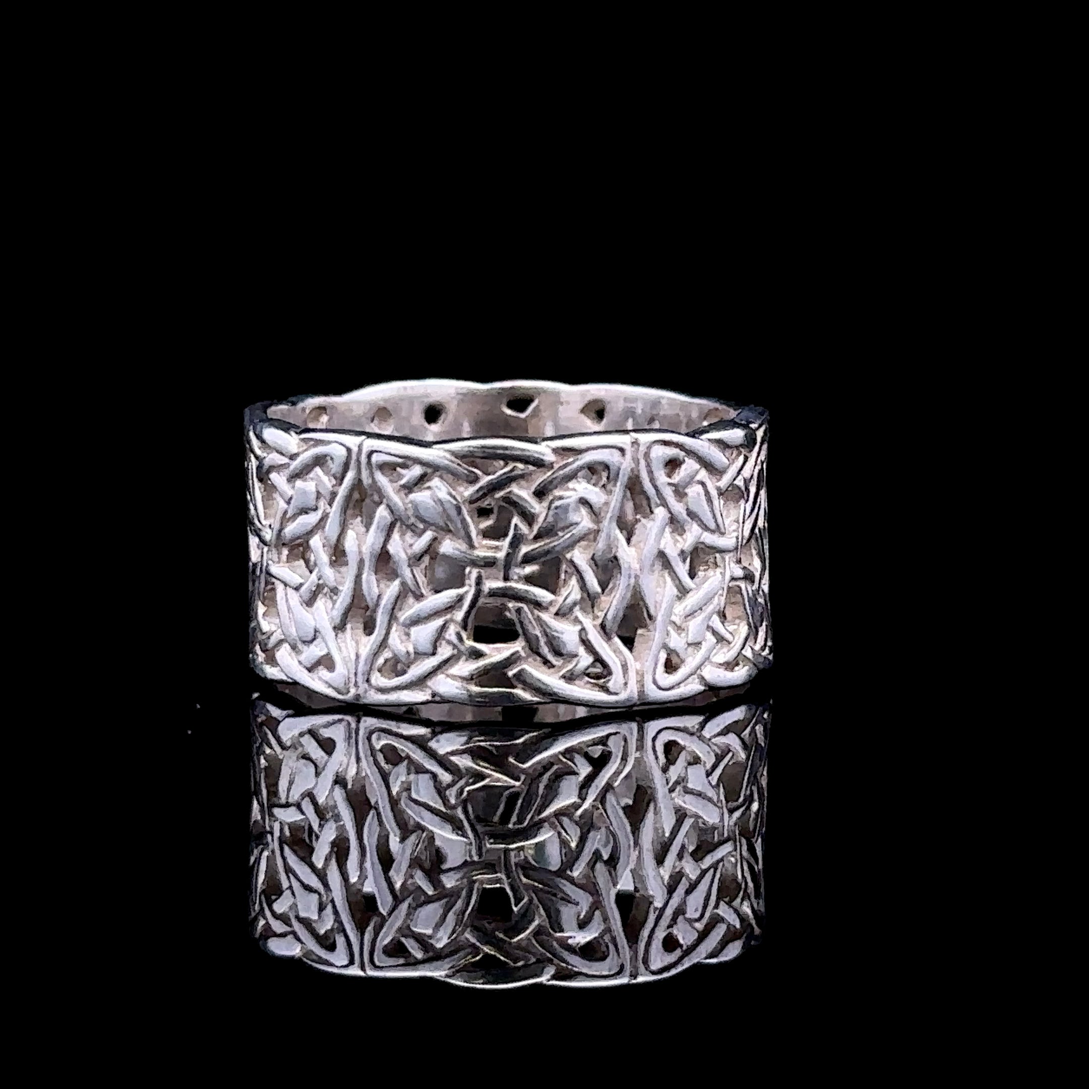 Davina Sterling Silver Celtic Knot Band