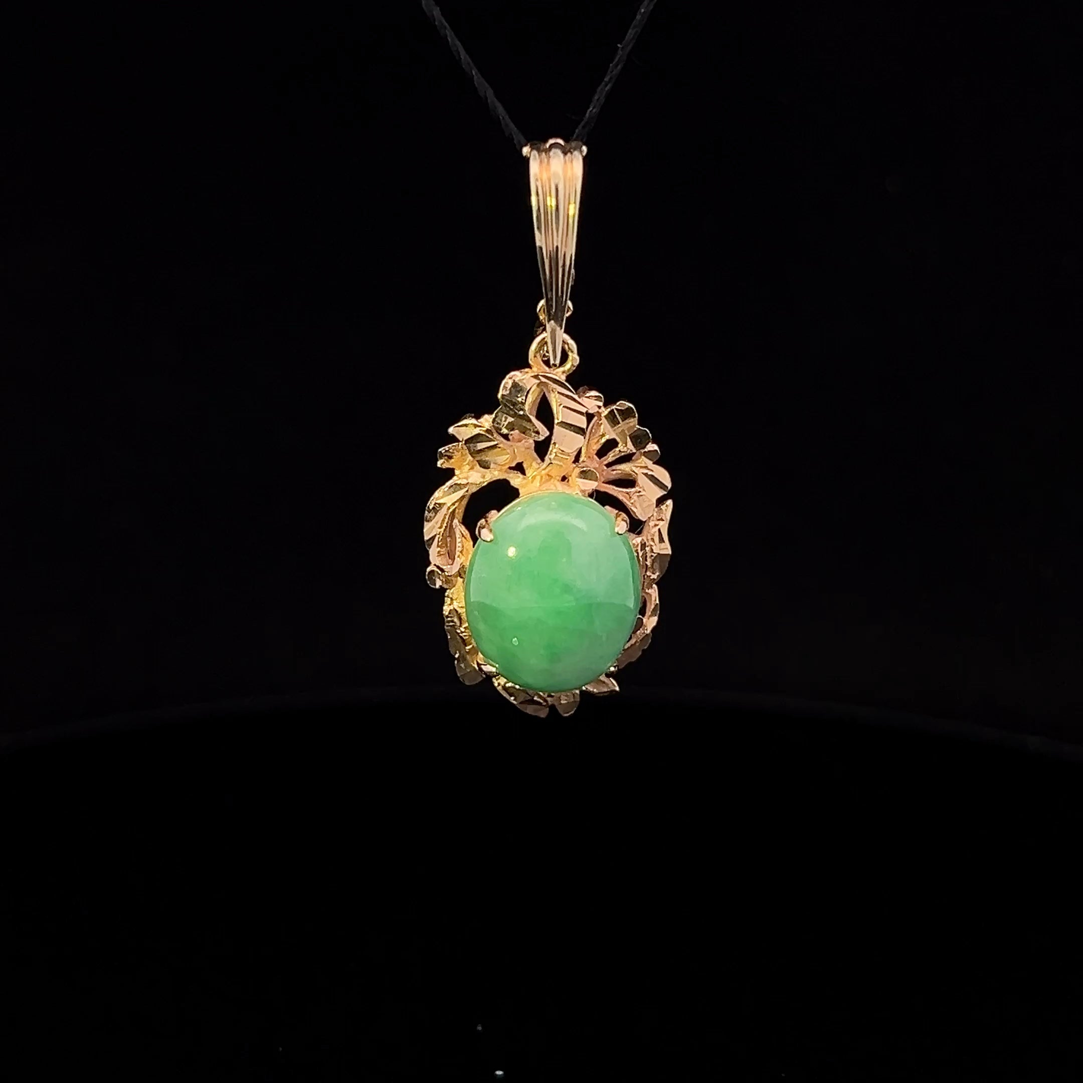 Aleizae 14K Yellow Gold Jade Cabochon Pendant in Floral Diamond-Cut Setting