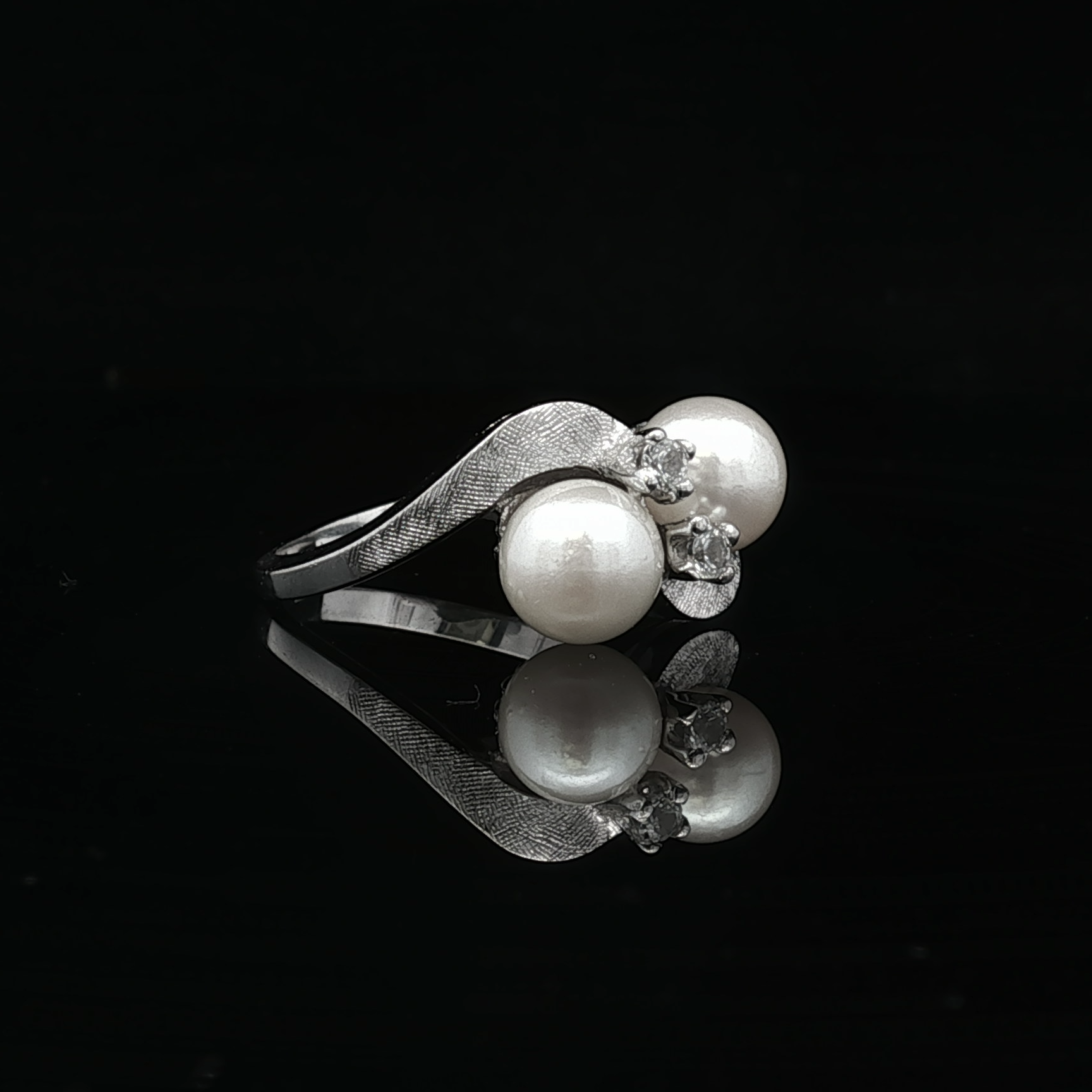 Dorothea Pearl & Diamond Ring – 10K White Gold