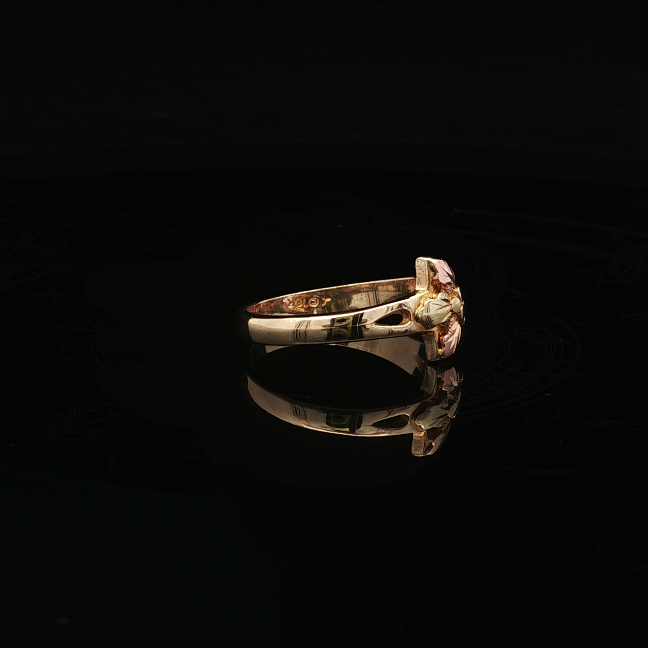 Amelia 10KY Tri Color Leaf Ring