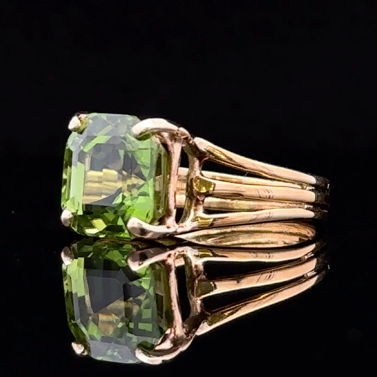 Brooklynn Yellow 18K Gold Green Garnet Ring