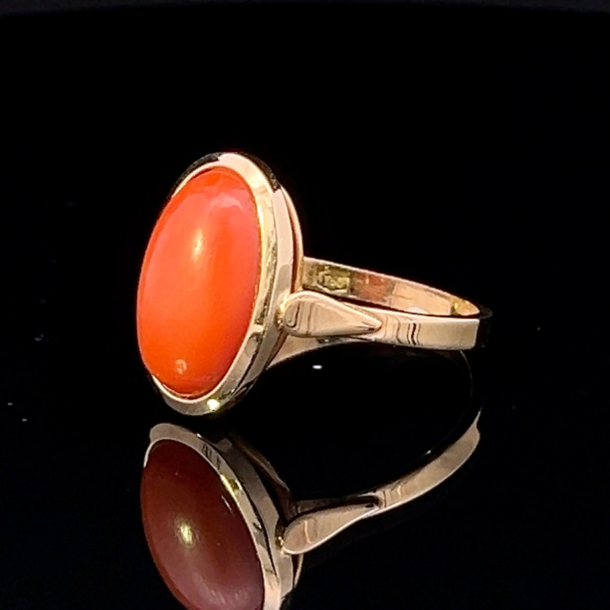 Serenity 18K Yellow Gold Coral Ring