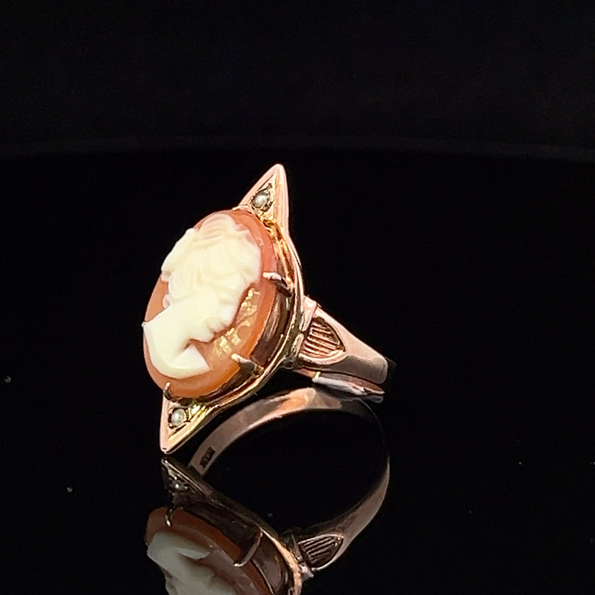 Aniya 10KY Oval Cameo with Tahitian Seed Pearl Ring