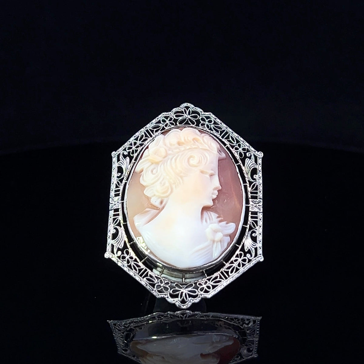 Yasmin 14KW Cameo Brooch