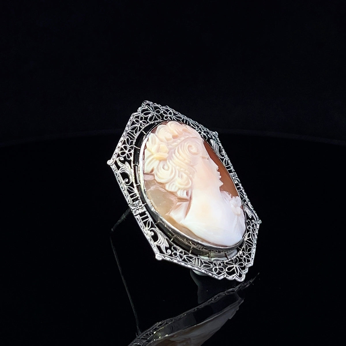 Yasmin 14KW Cameo Brooch