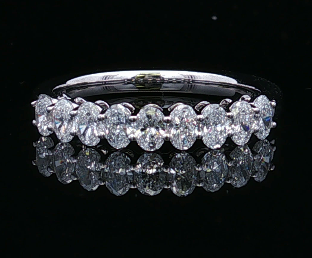 Veda 14KW Lab Grown Oval Diamond Band