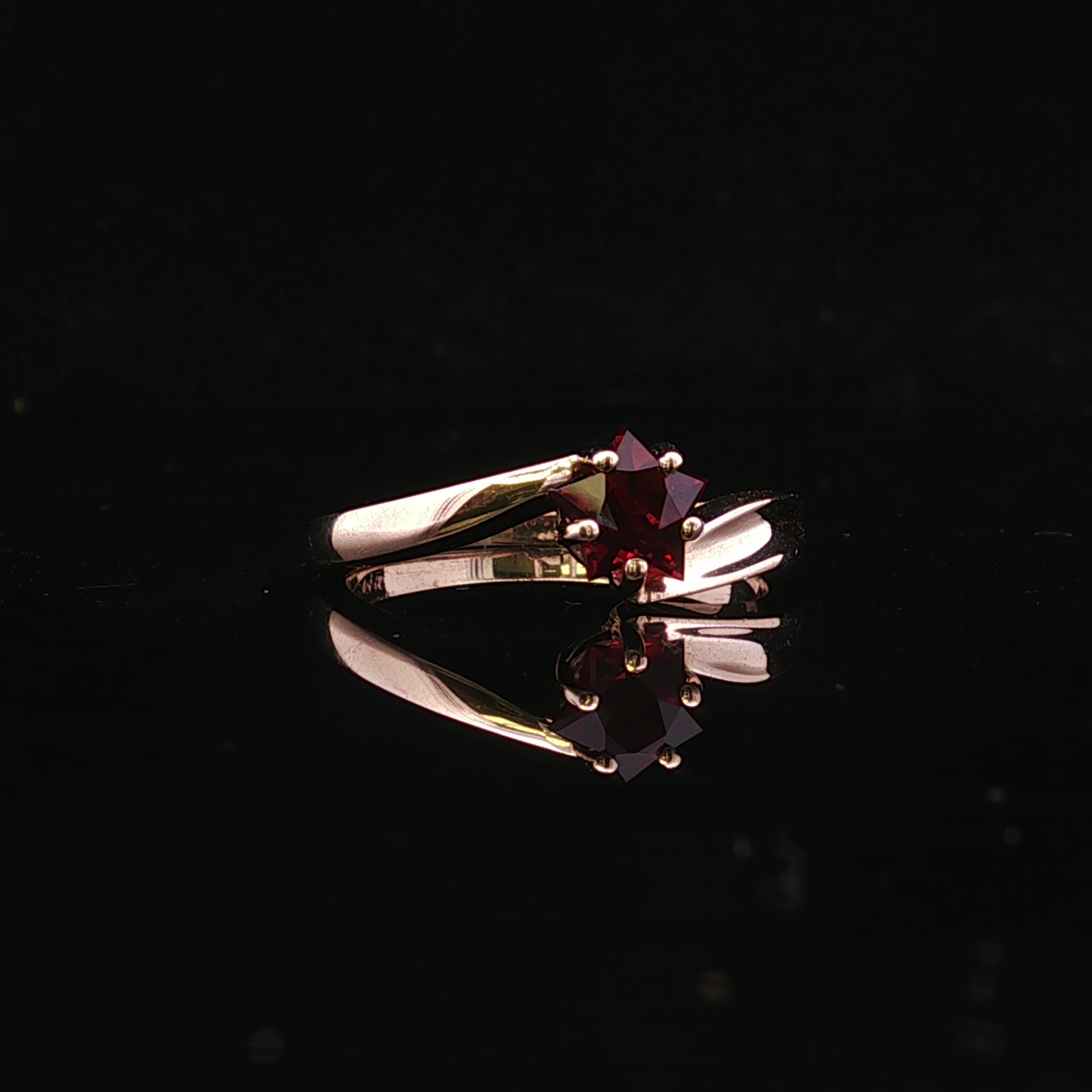 Imogen Star Shape Garnet Ring – 14K Gold