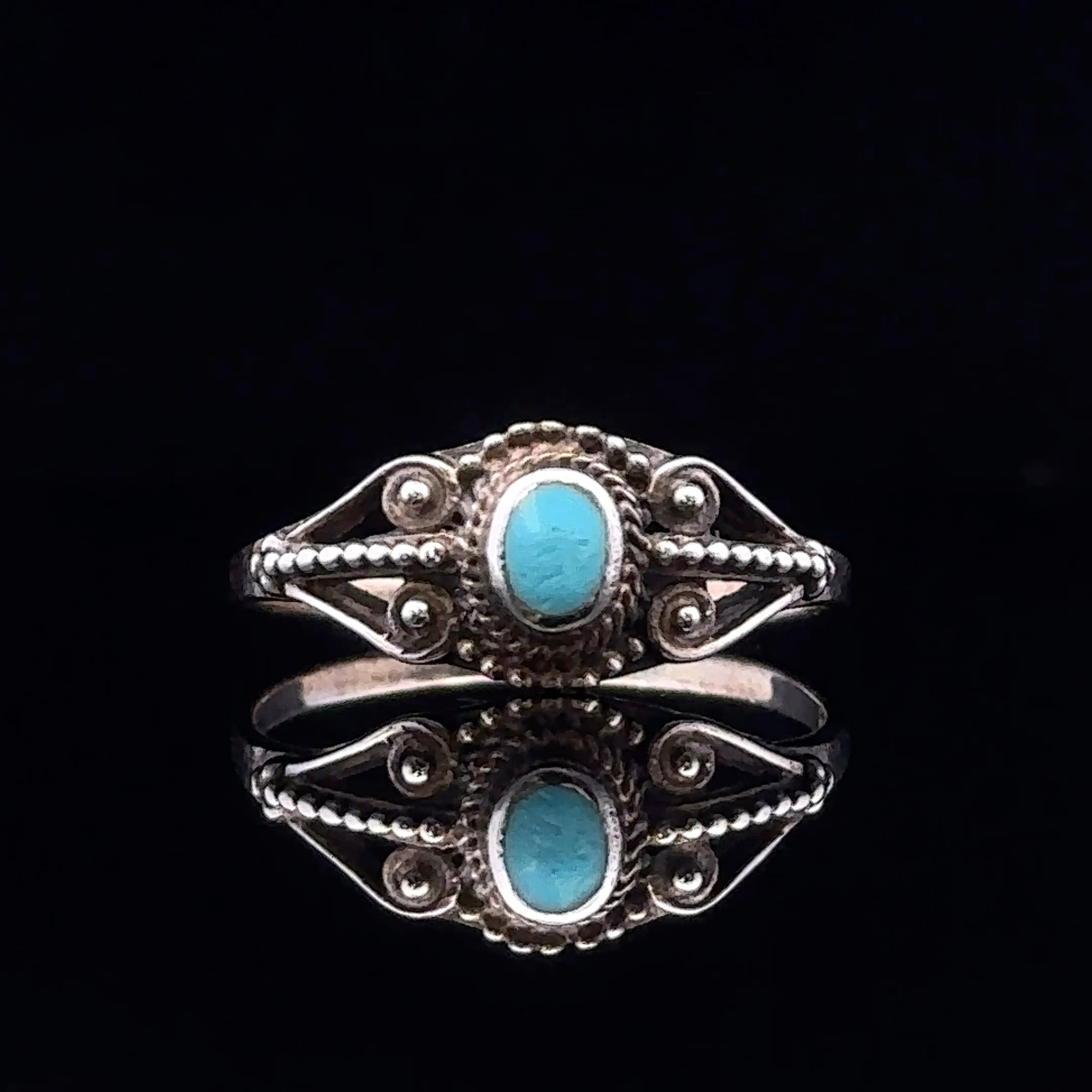 Dalary Sterling Silver Turquoise Ring with Beaded Sides