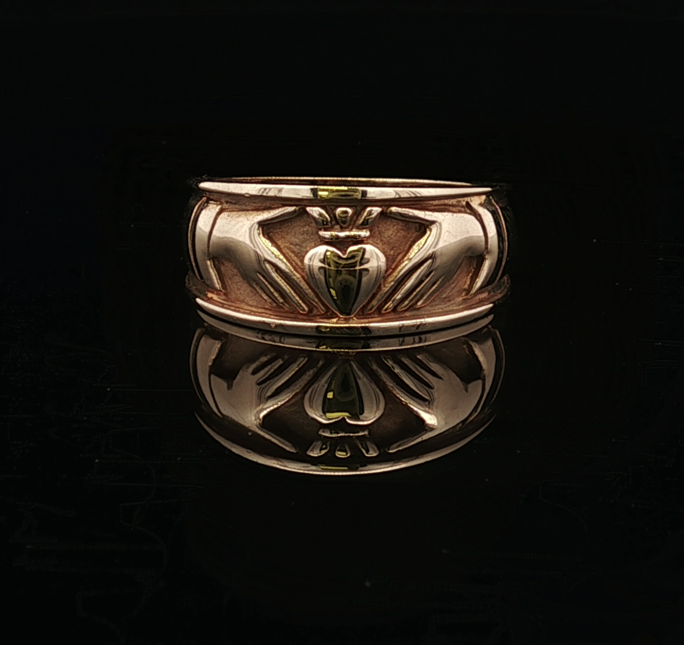14K Yellow Gold Claddagh Band