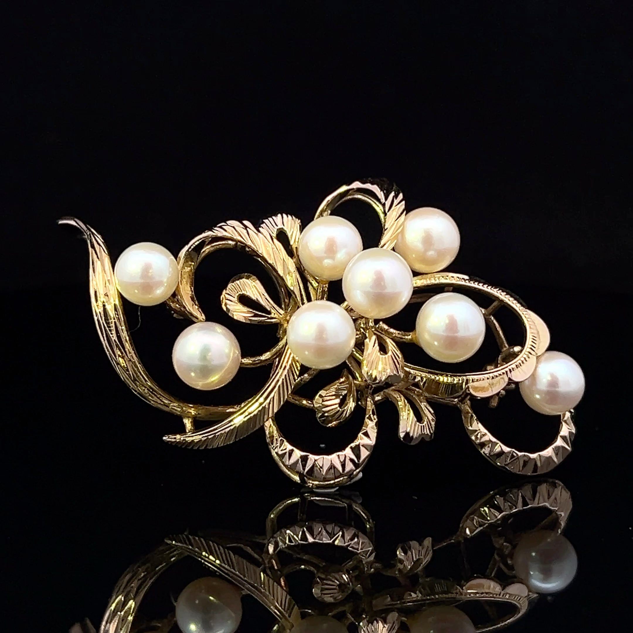 Aya 14K Yellow Gold Pin with 8 Pearls