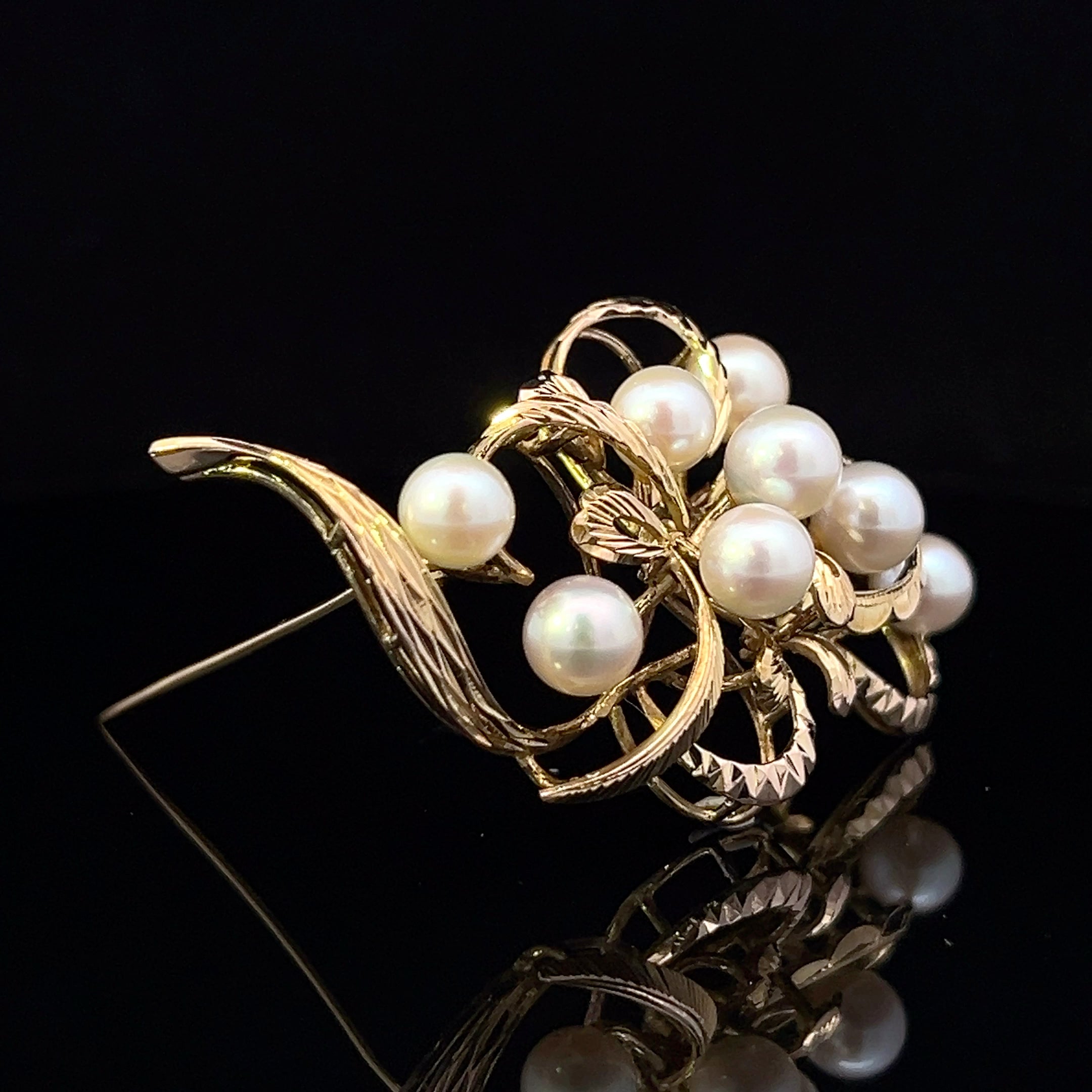 Aya 14K Yellow Gold Pin with 8 Pearls