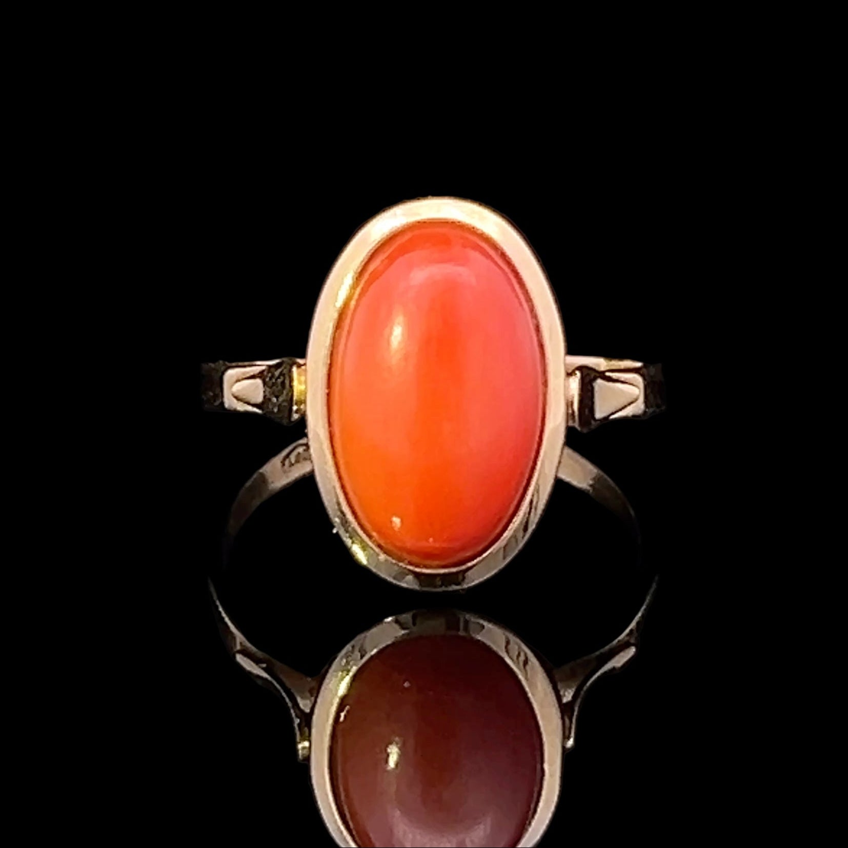 Serenity 18K Yellow Gold Coral Ring