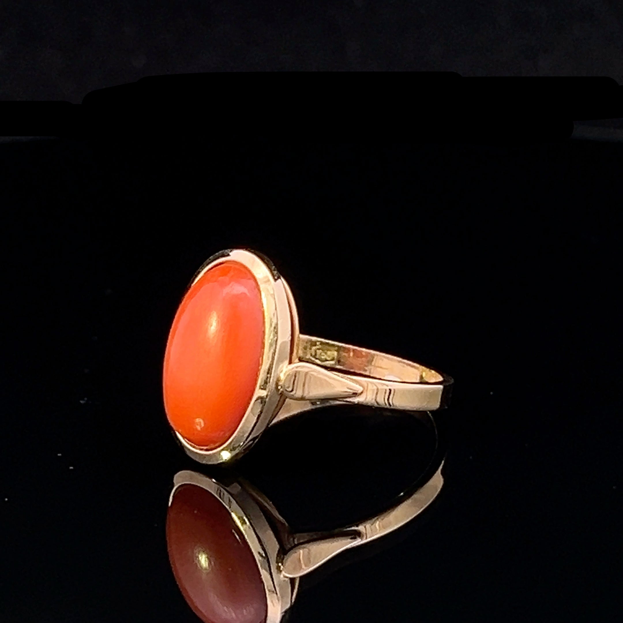 Serenity 18K Yellow Gold Coral Ring