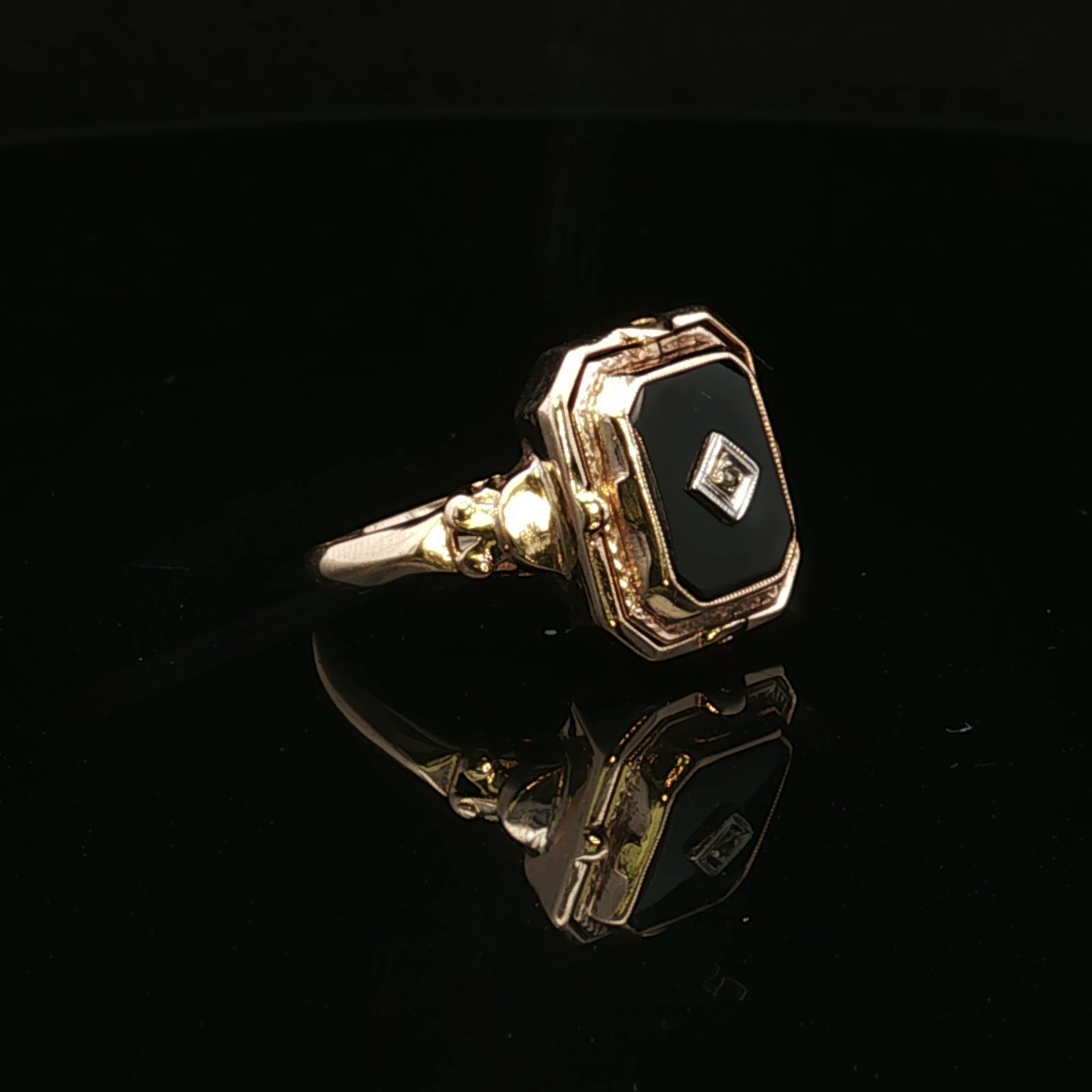 Lennox 10K Yellow Gold Onyx & Cameo Flip Ring