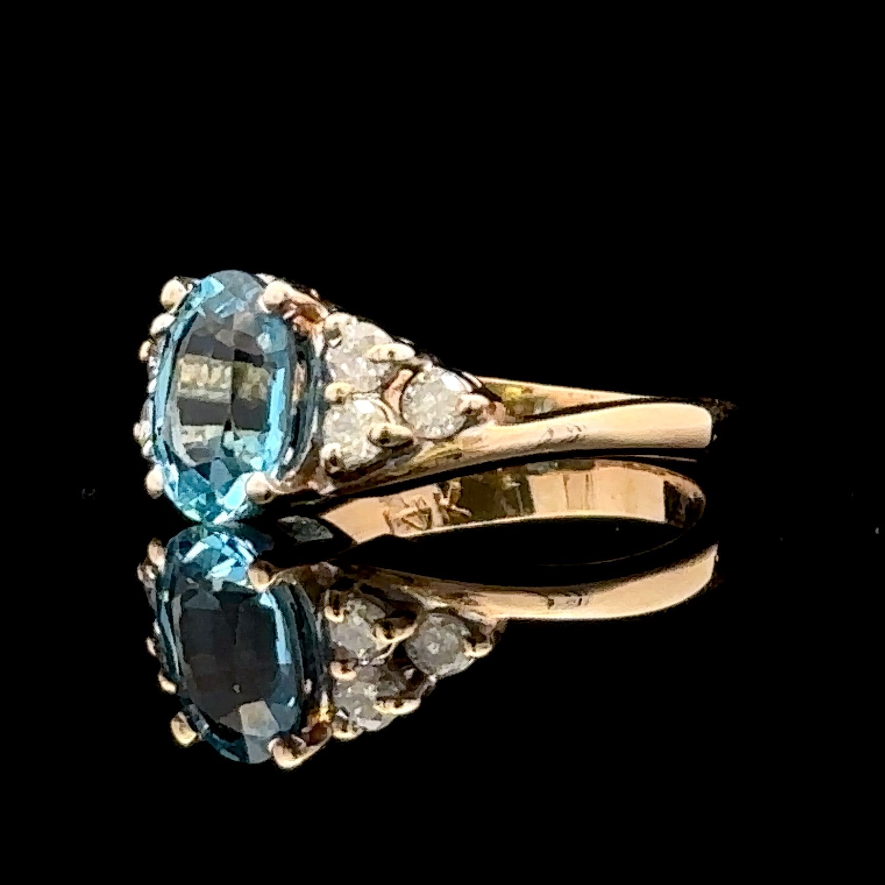 Yellow gold ring with topaz and diamonds
