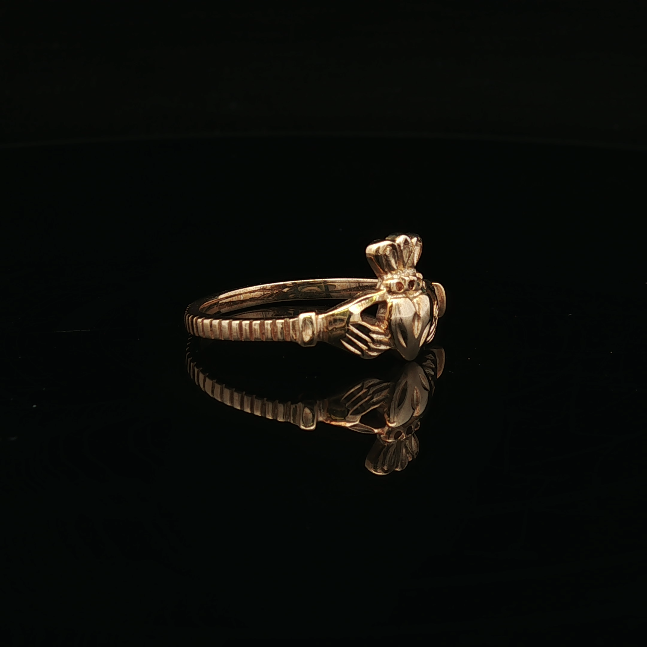 Alexandria 10KY Claddagh Ring