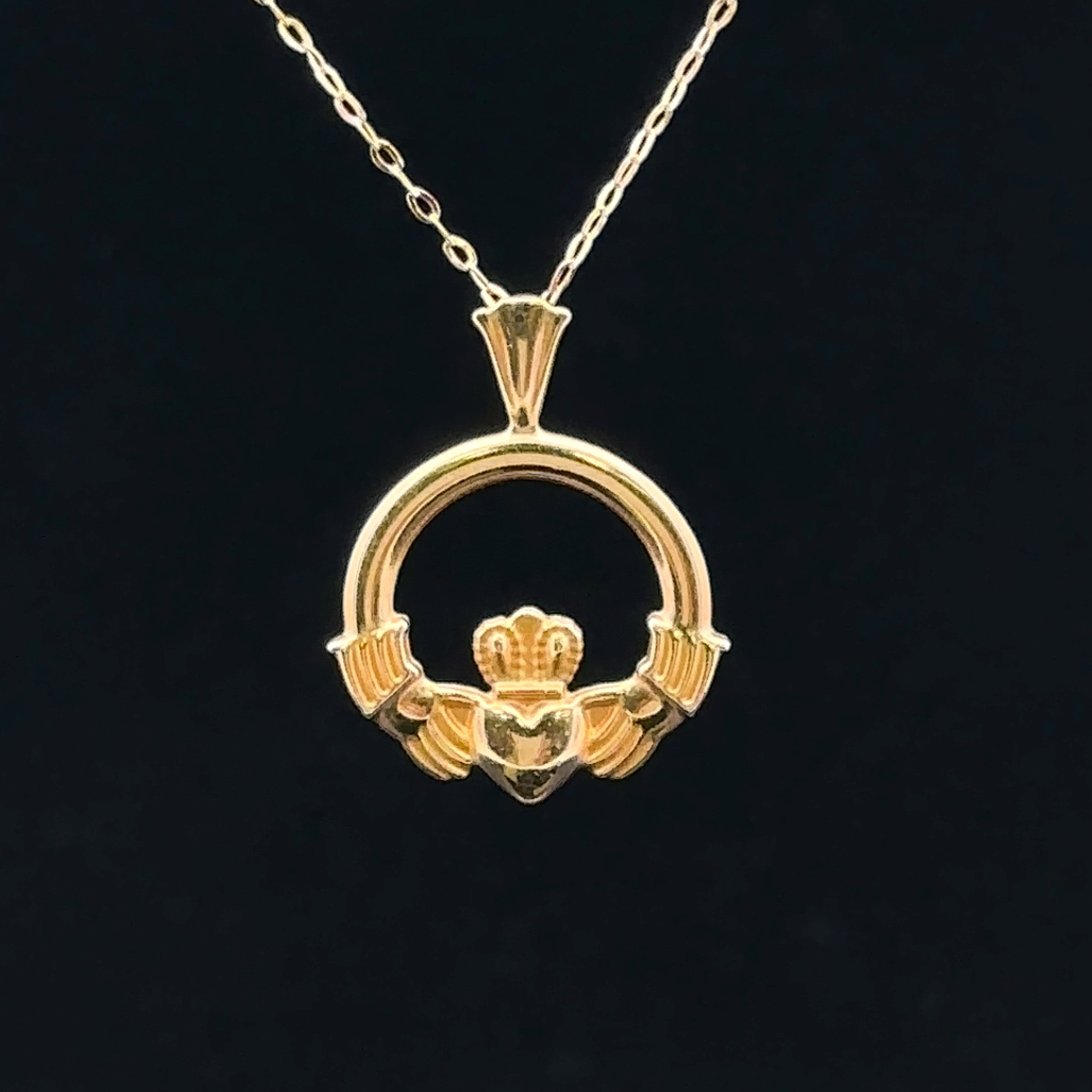 Ariyah 14K Yellow Gold Claddagh Necklace