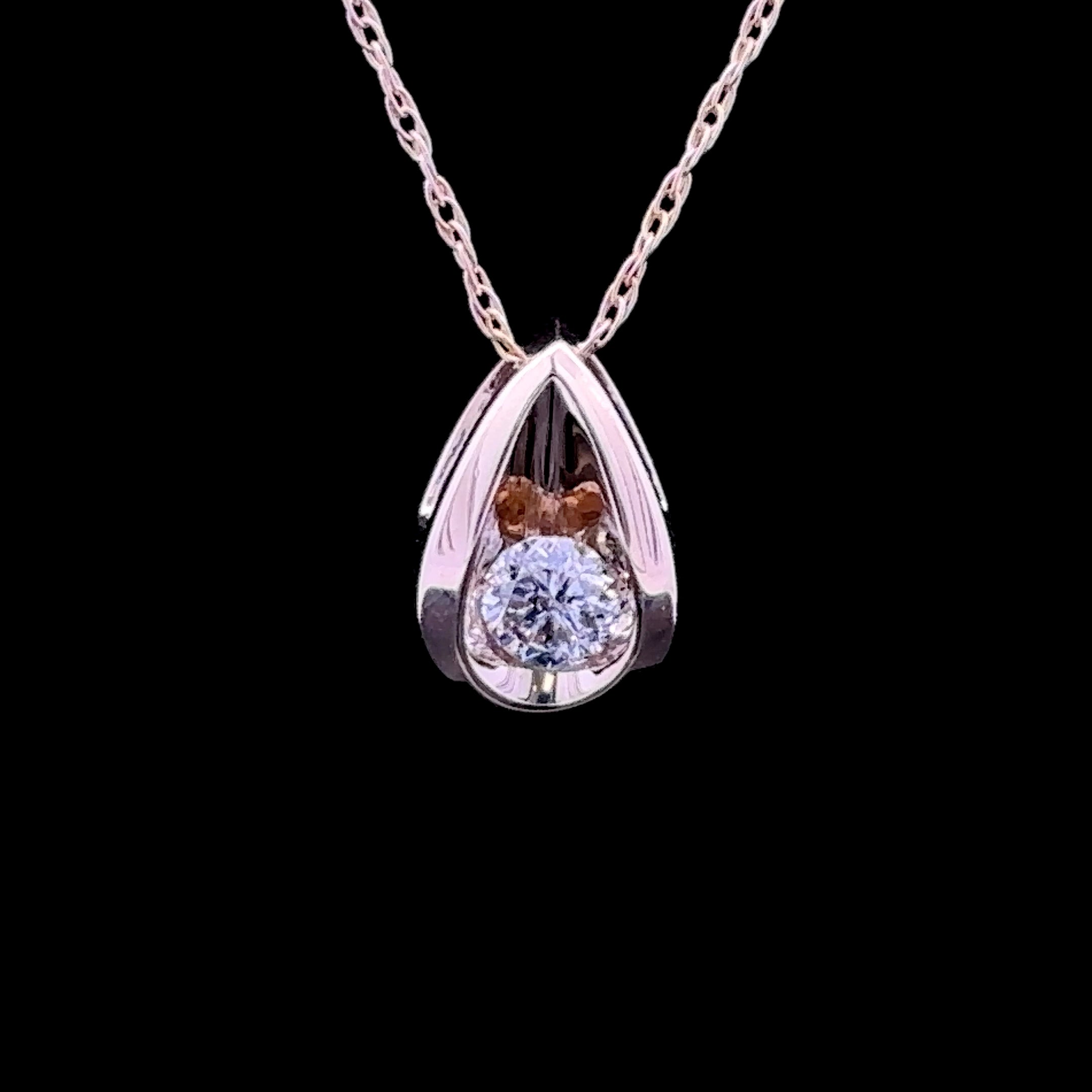 Yellow gold solitaire necklace with round diamond