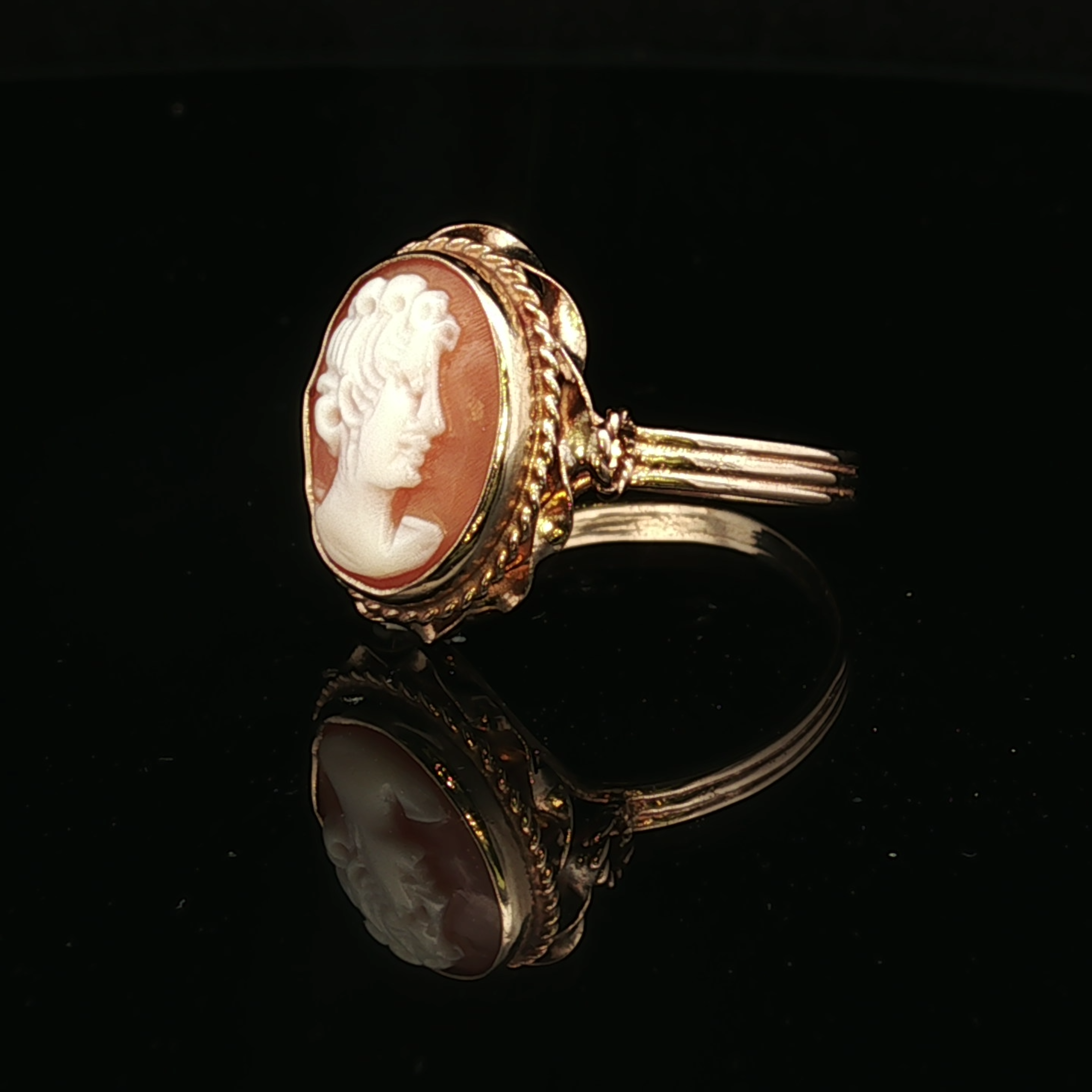 Estella 14K Yellow Gold Cameo Ring