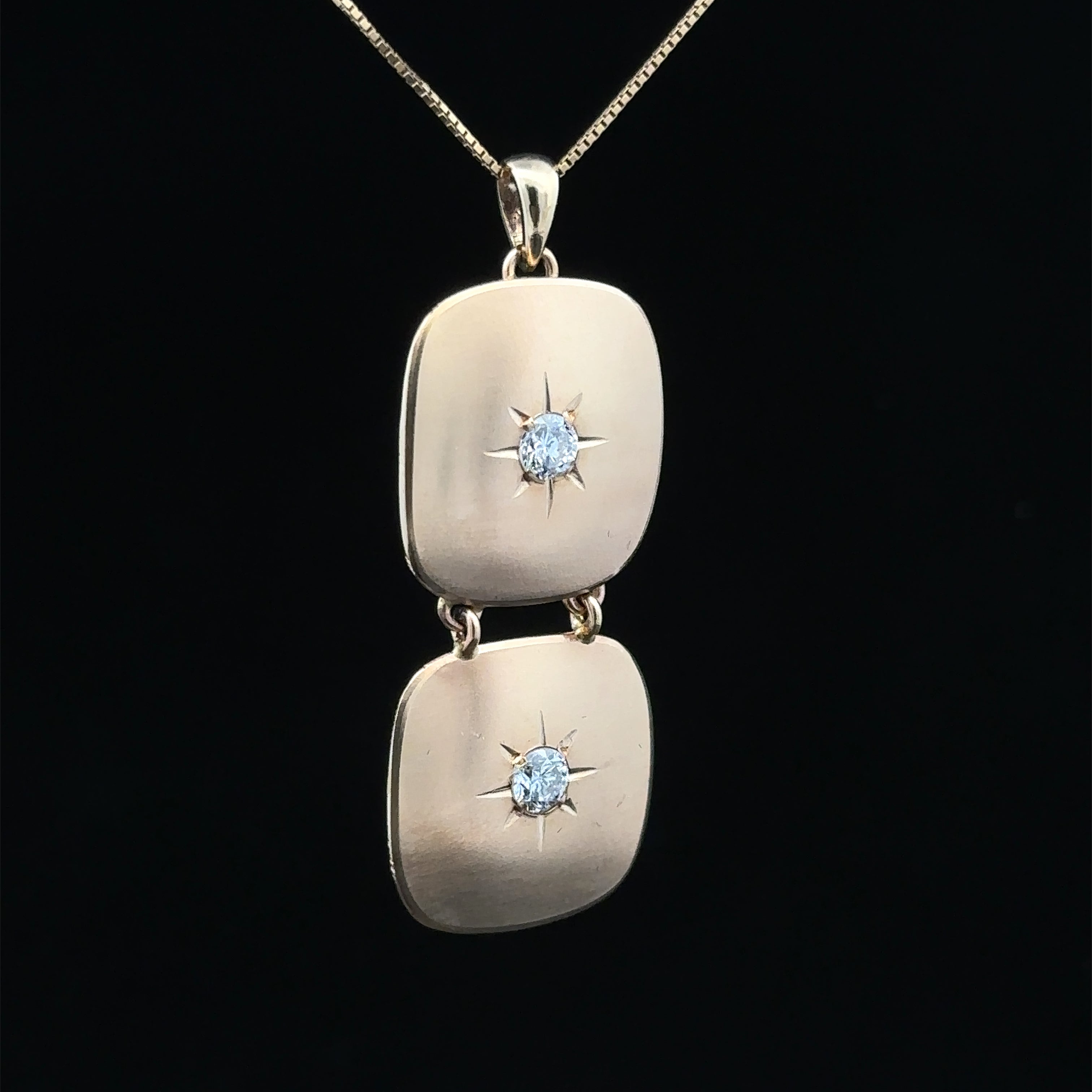 Double link pendant with diamonds
