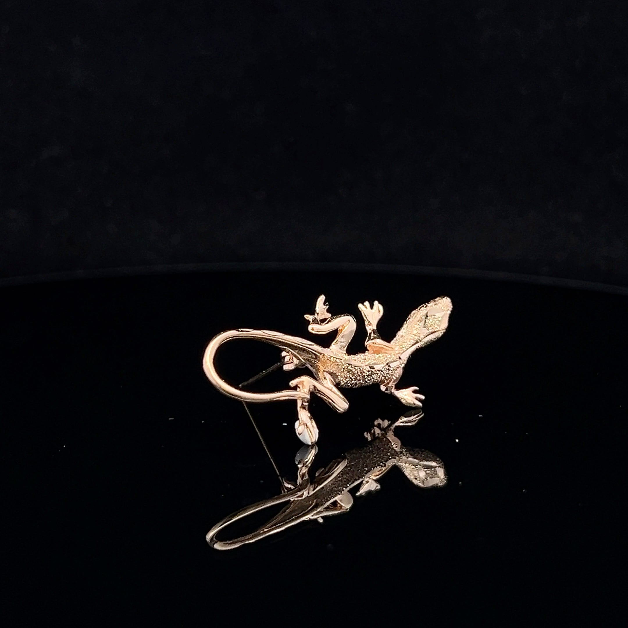 14K Yellow Gold Gecko Pin