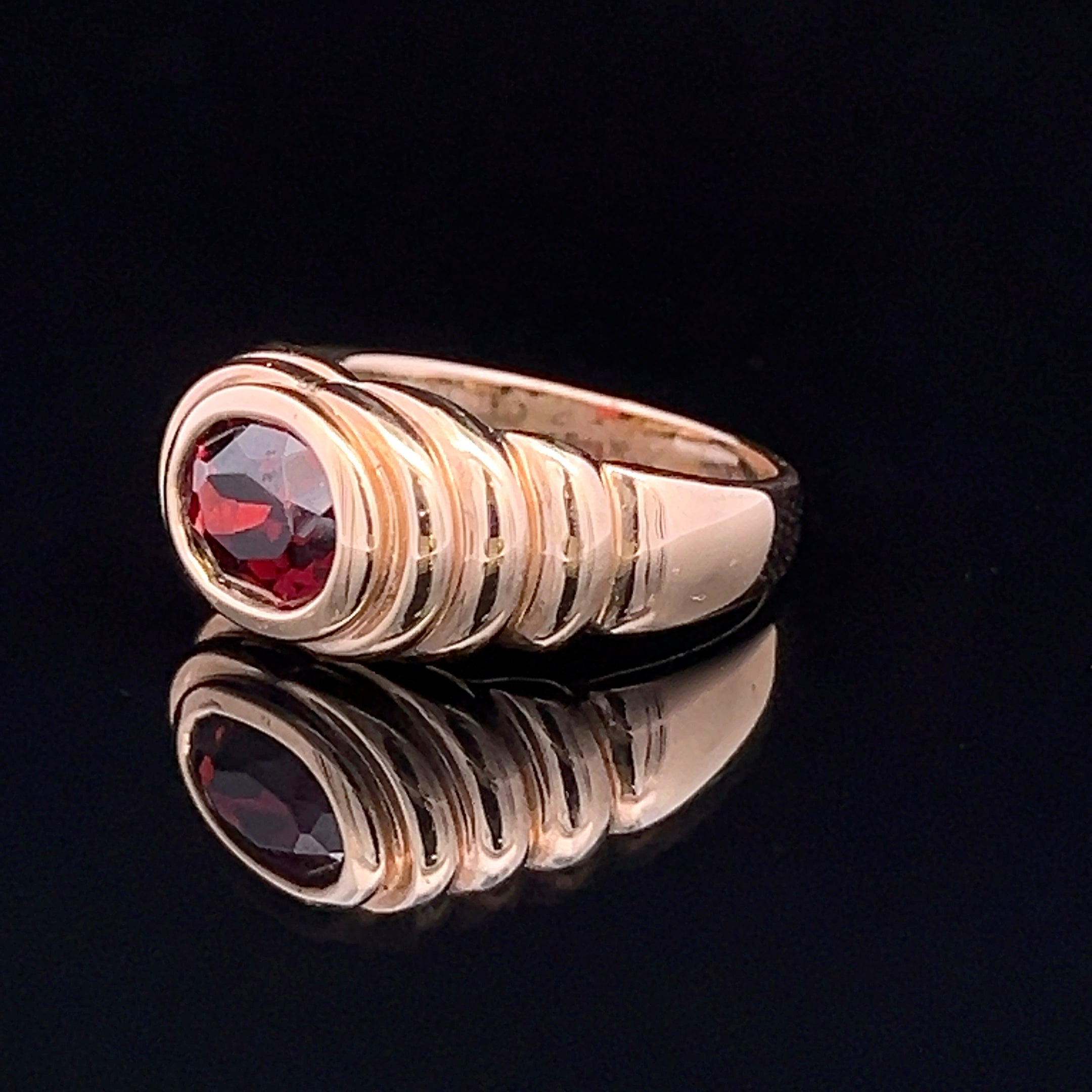 Kiana 14KY Oval 2.00CT Garnet Ripple Ring