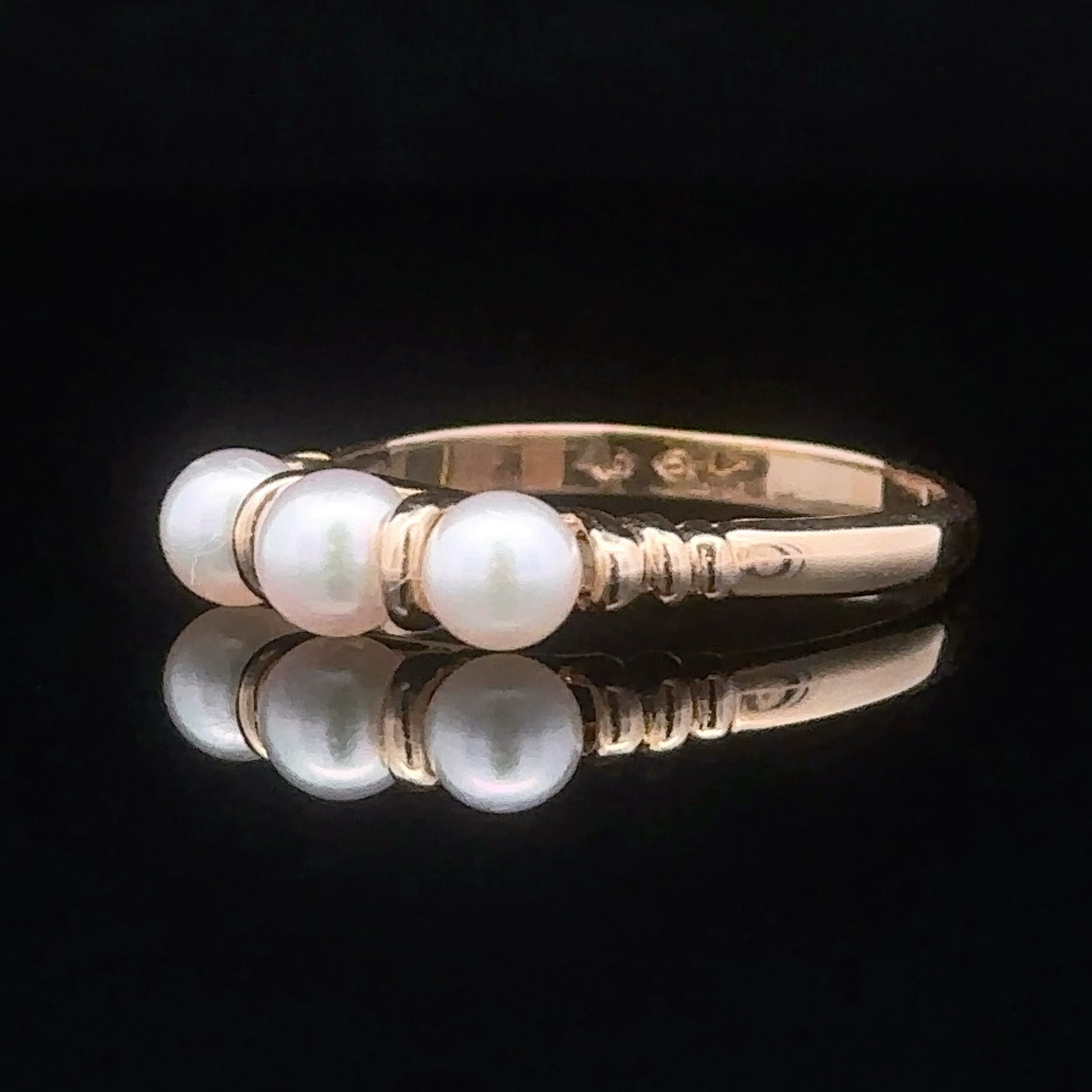 Arlette Pearl Ring