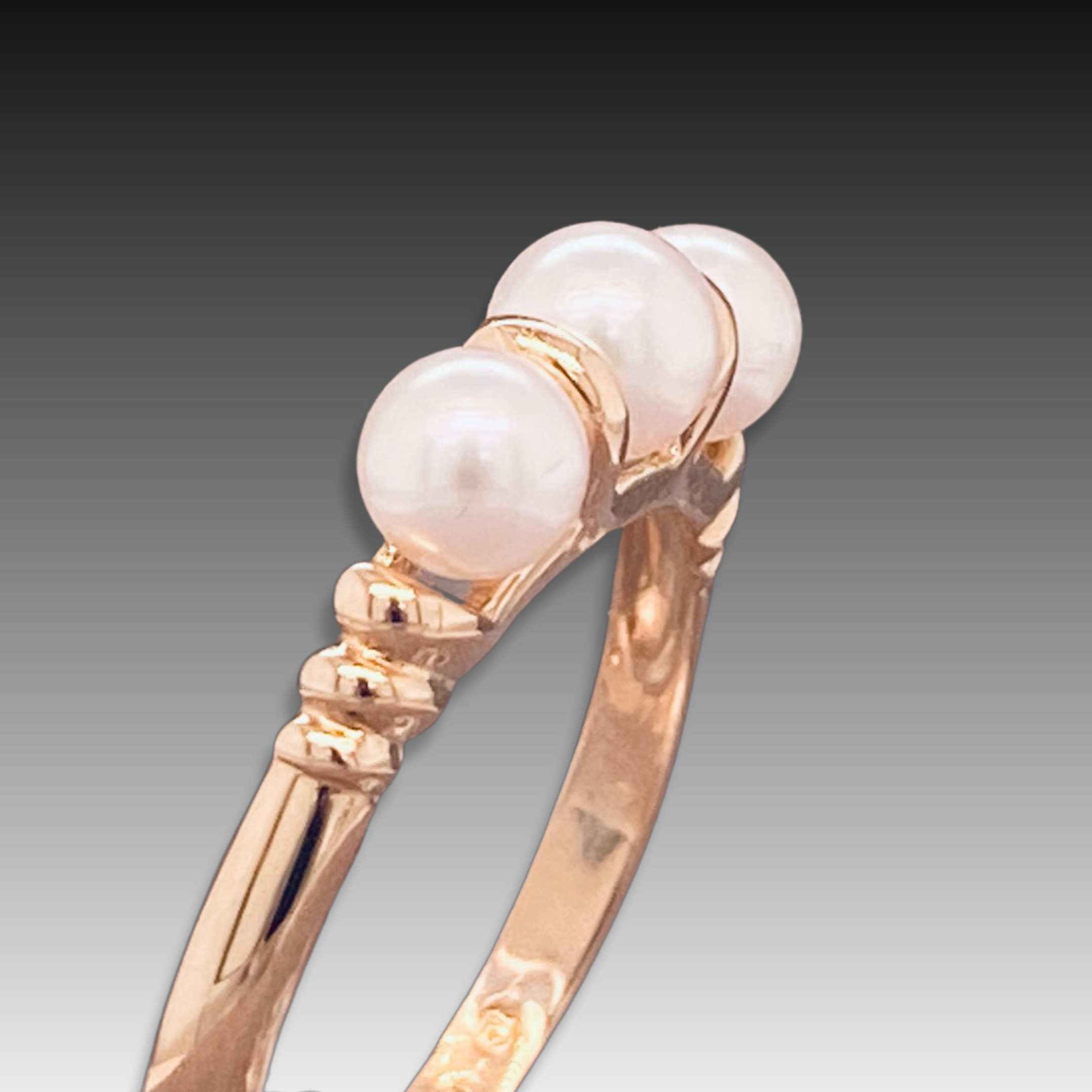 Arlette Pearl Ring