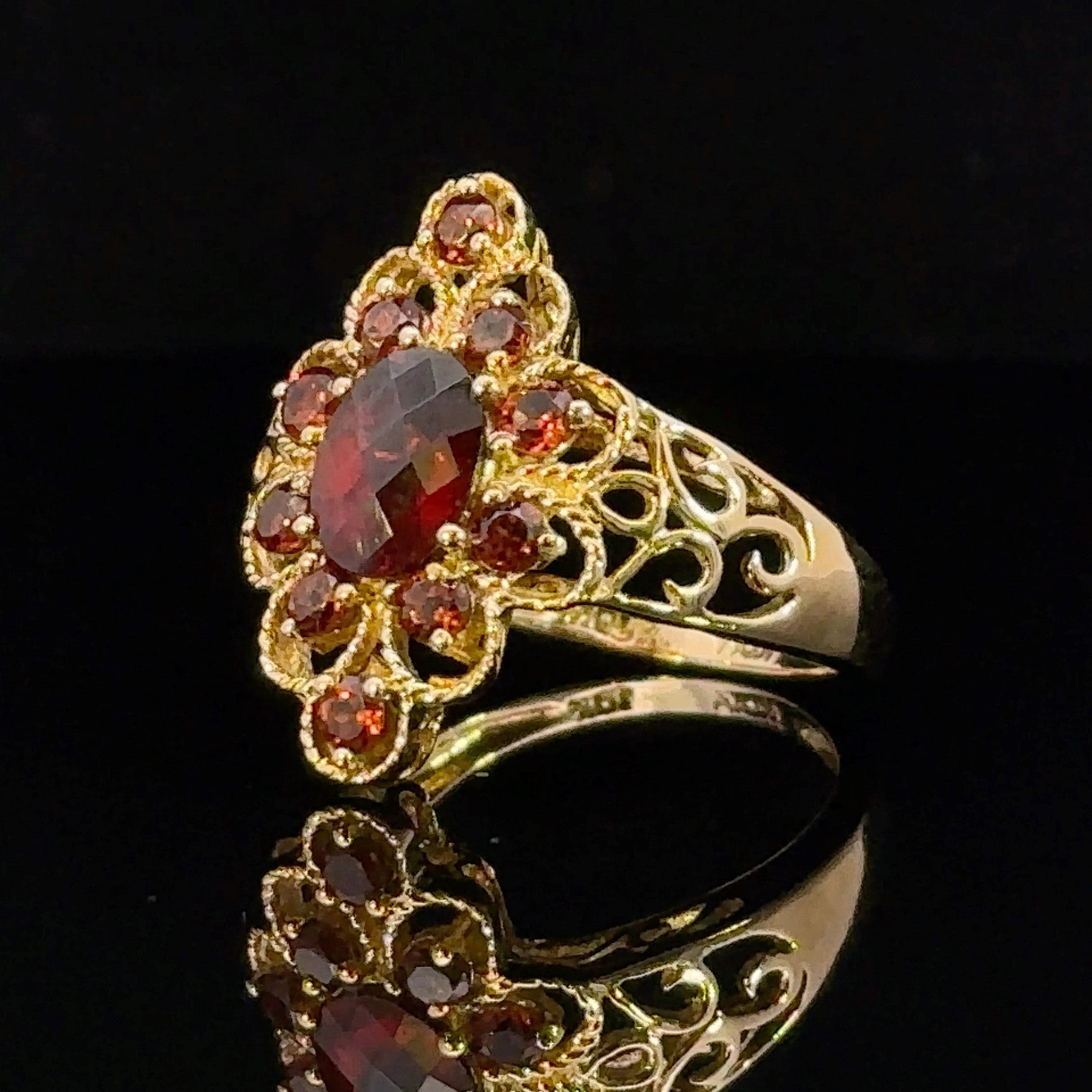 Isabela Garnet Ring