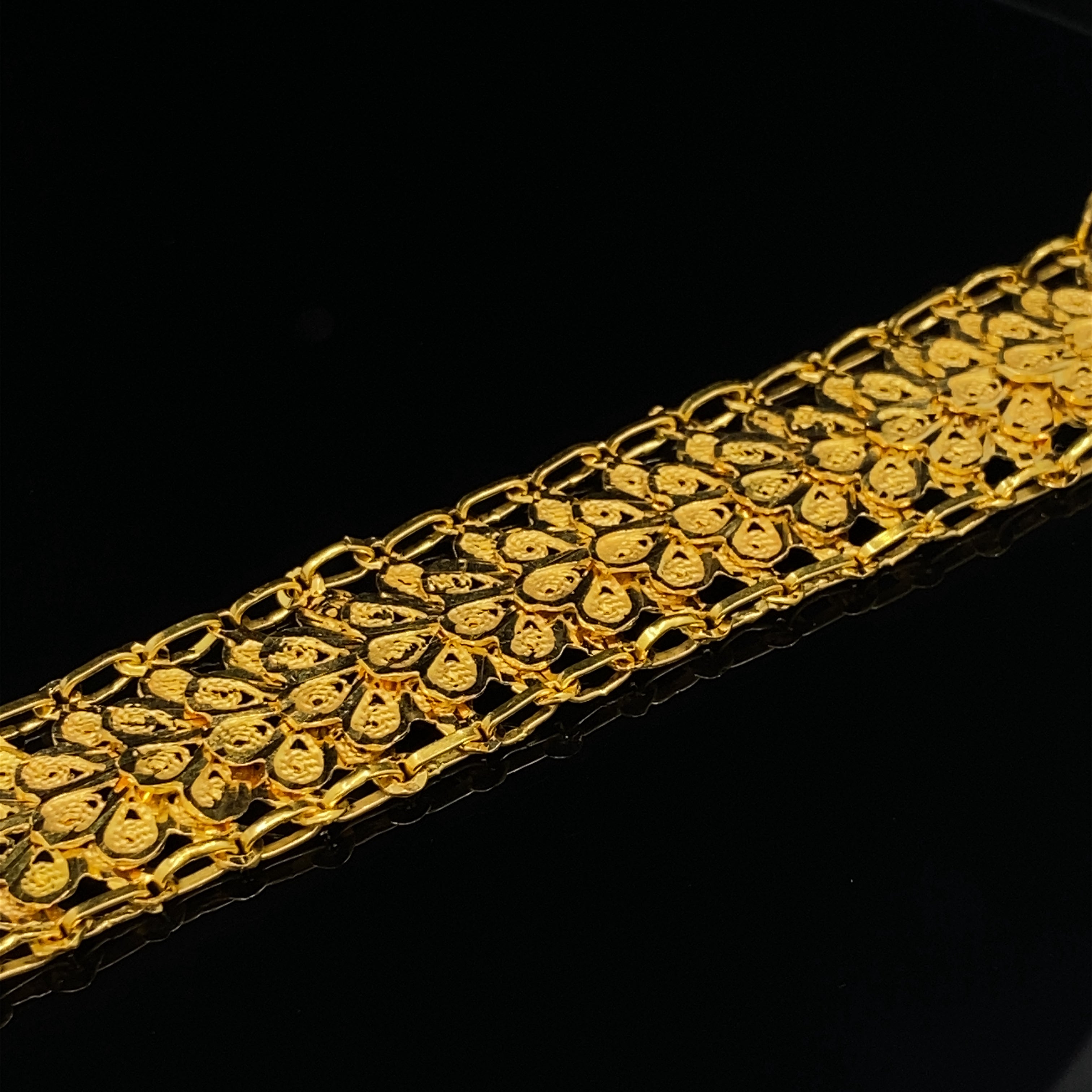 7.75-inch unique gold bracelet