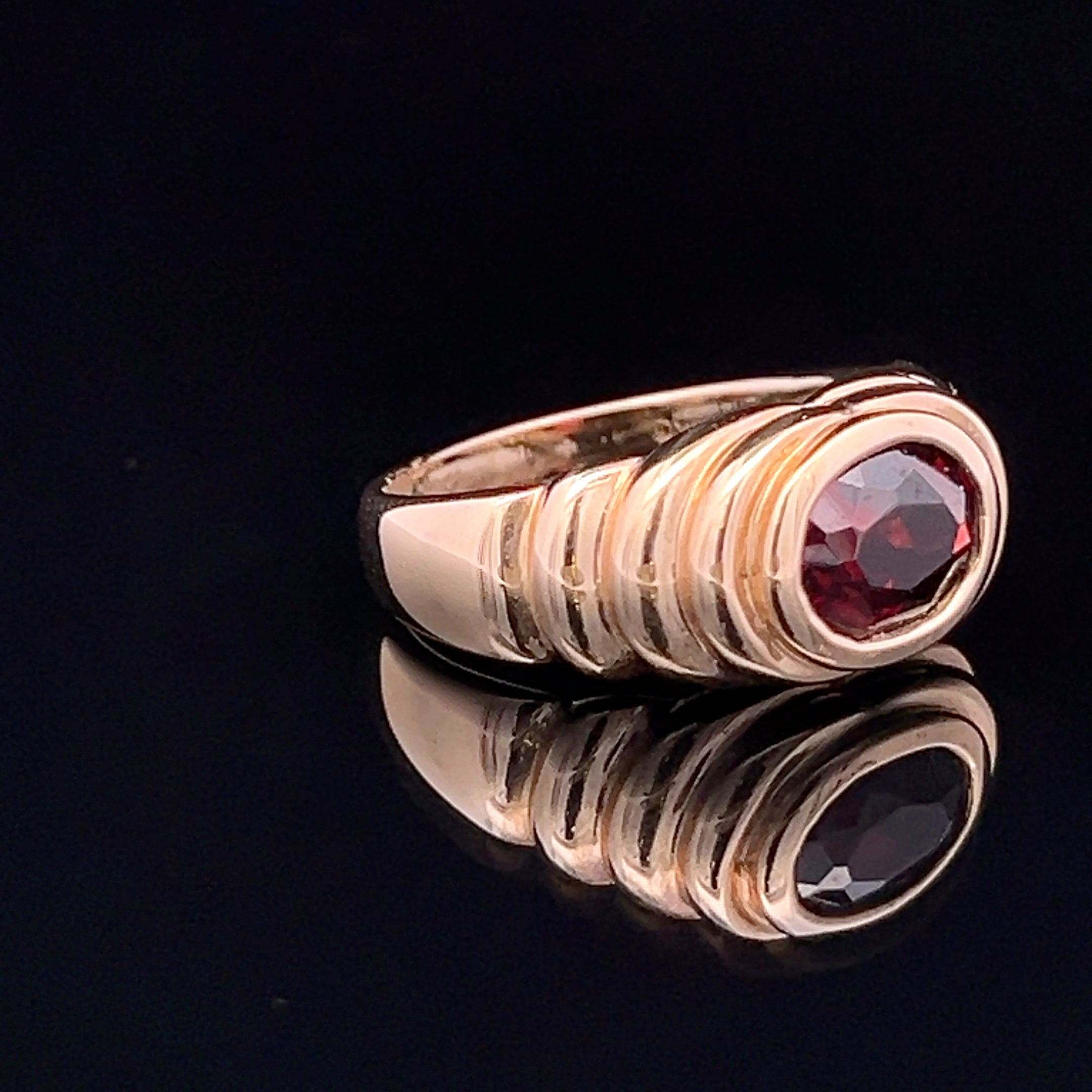 Kiana 14KY Oval 2.00CT Garnet Ripple Ring