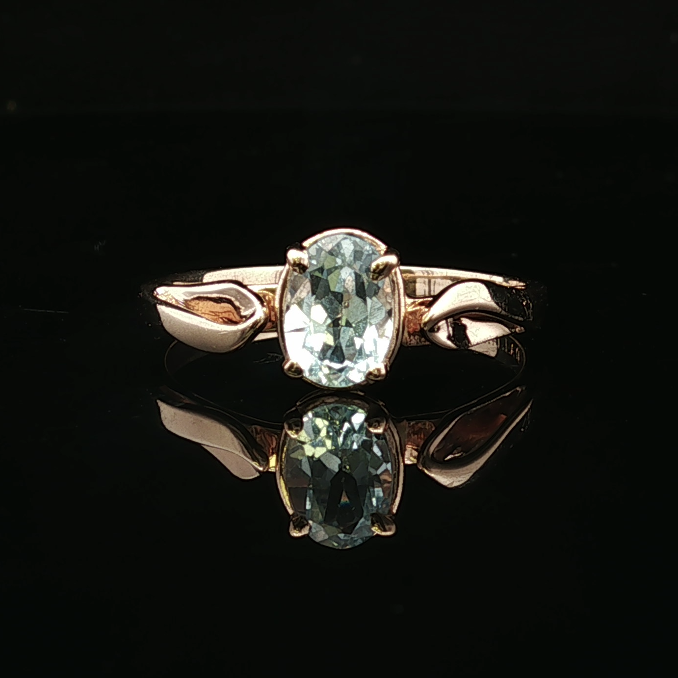 Bettina Blue Topaz Ring – 14K Yellow Gold