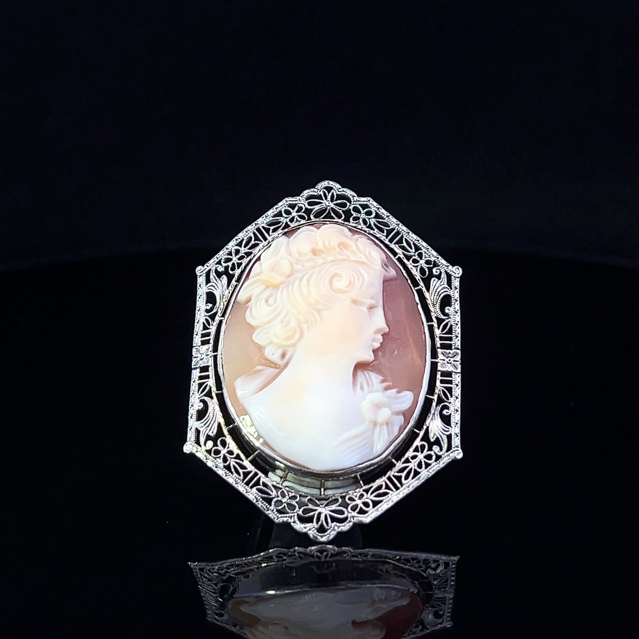 Yasmin 14KW Cameo Brooch