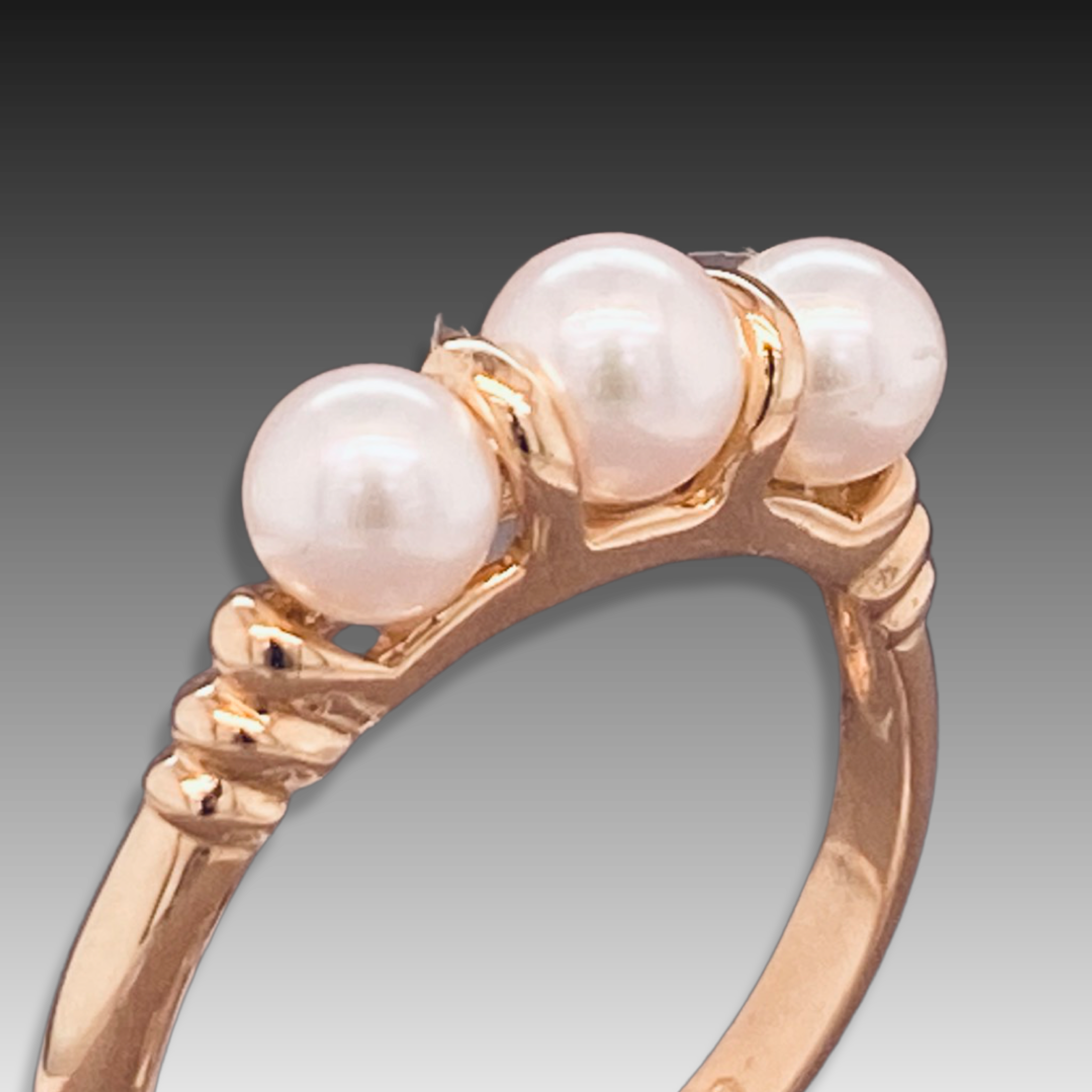 Arlette Pearl Ring