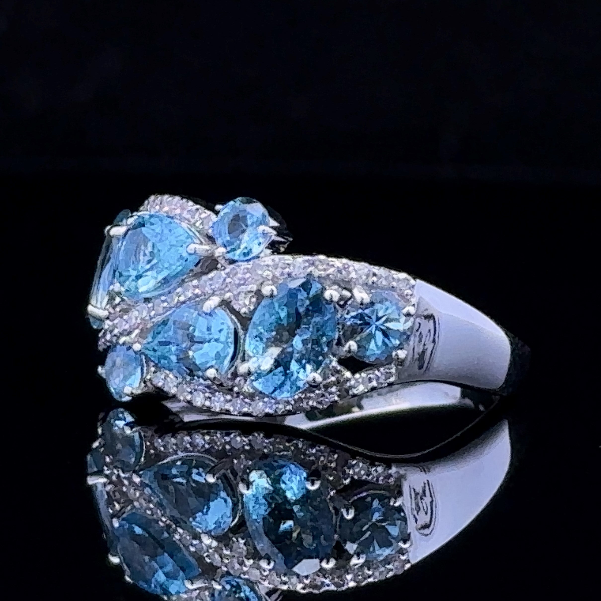  aquamarine and diamond fashion ring
