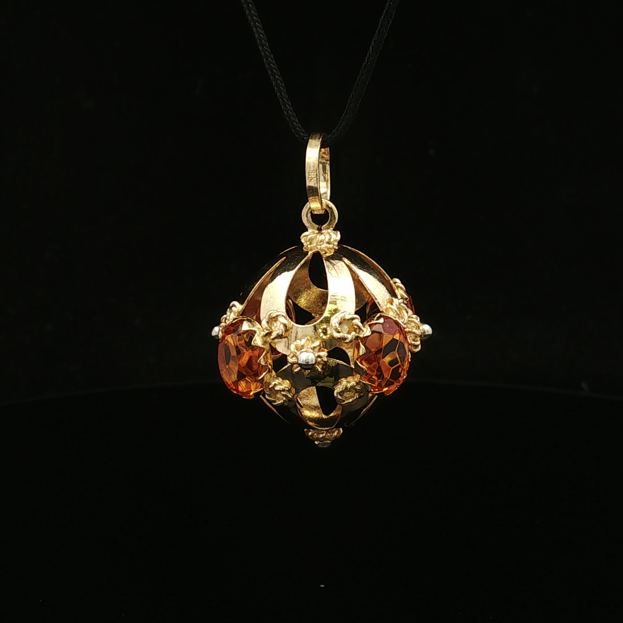Selenea 10KY 4.40 CTW Oval Citrine Pendant