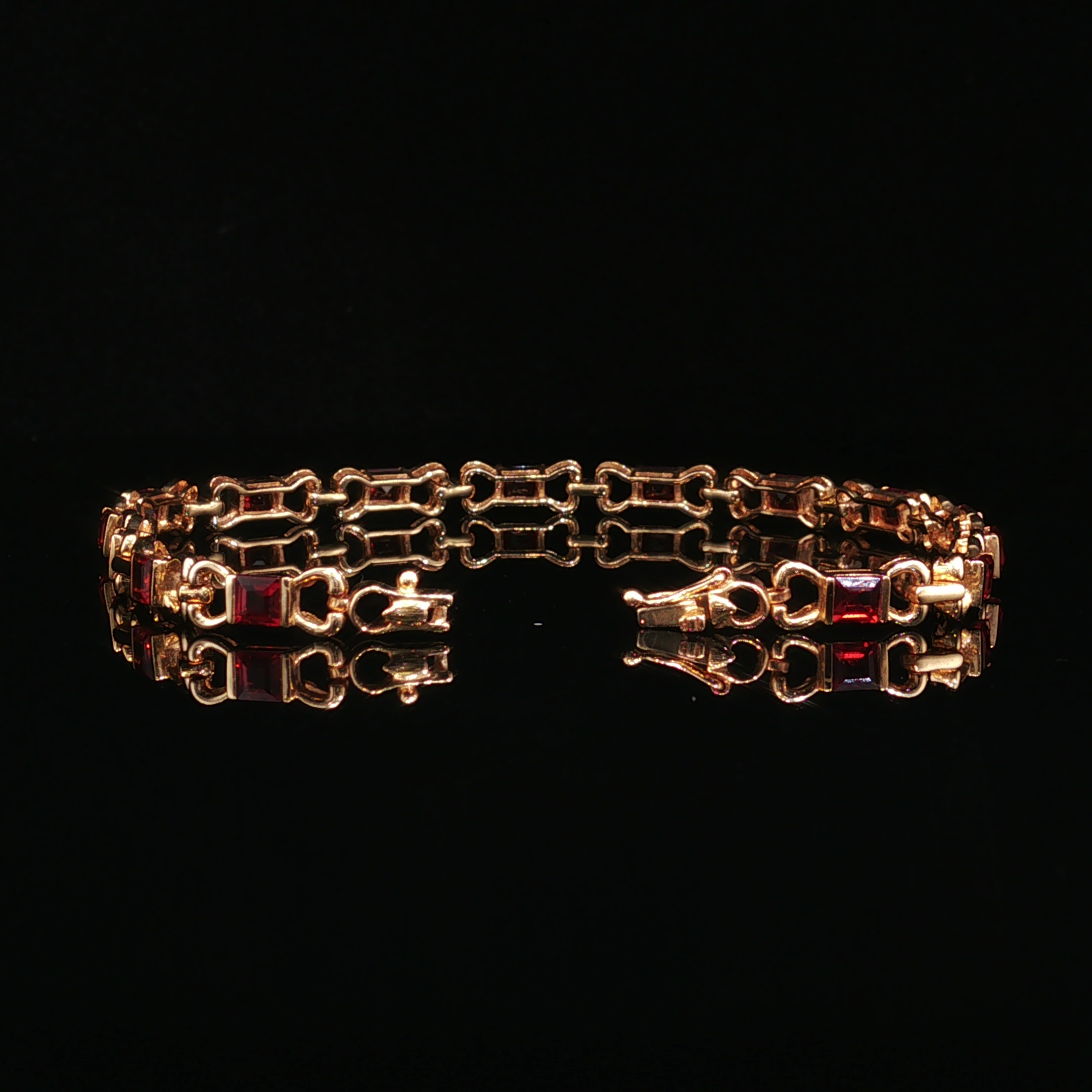 14k Yellow Gold 4.50ctw Bezel-Set Garnet Bracelet
