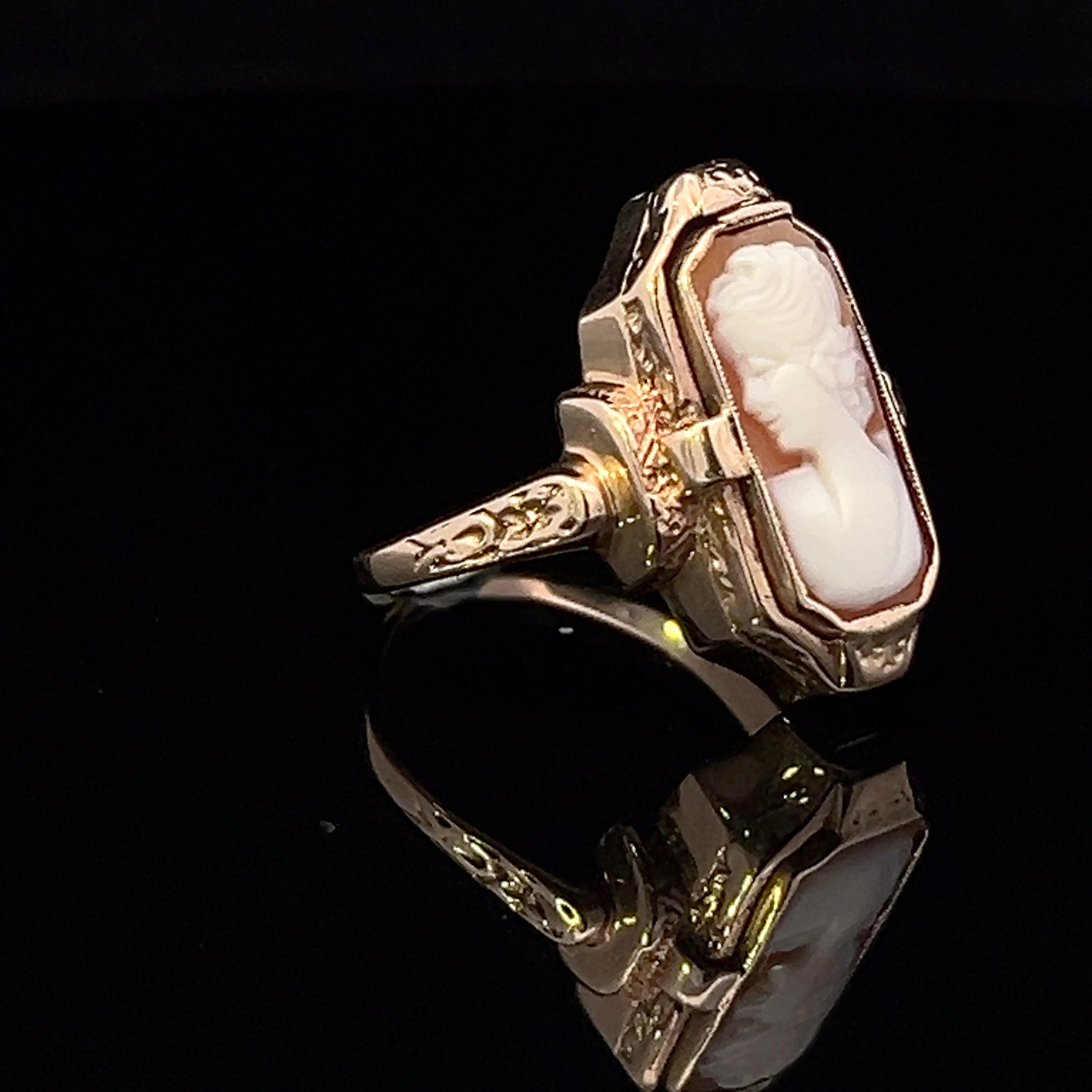 Jaelyn 10KY Lady Cameo Ring