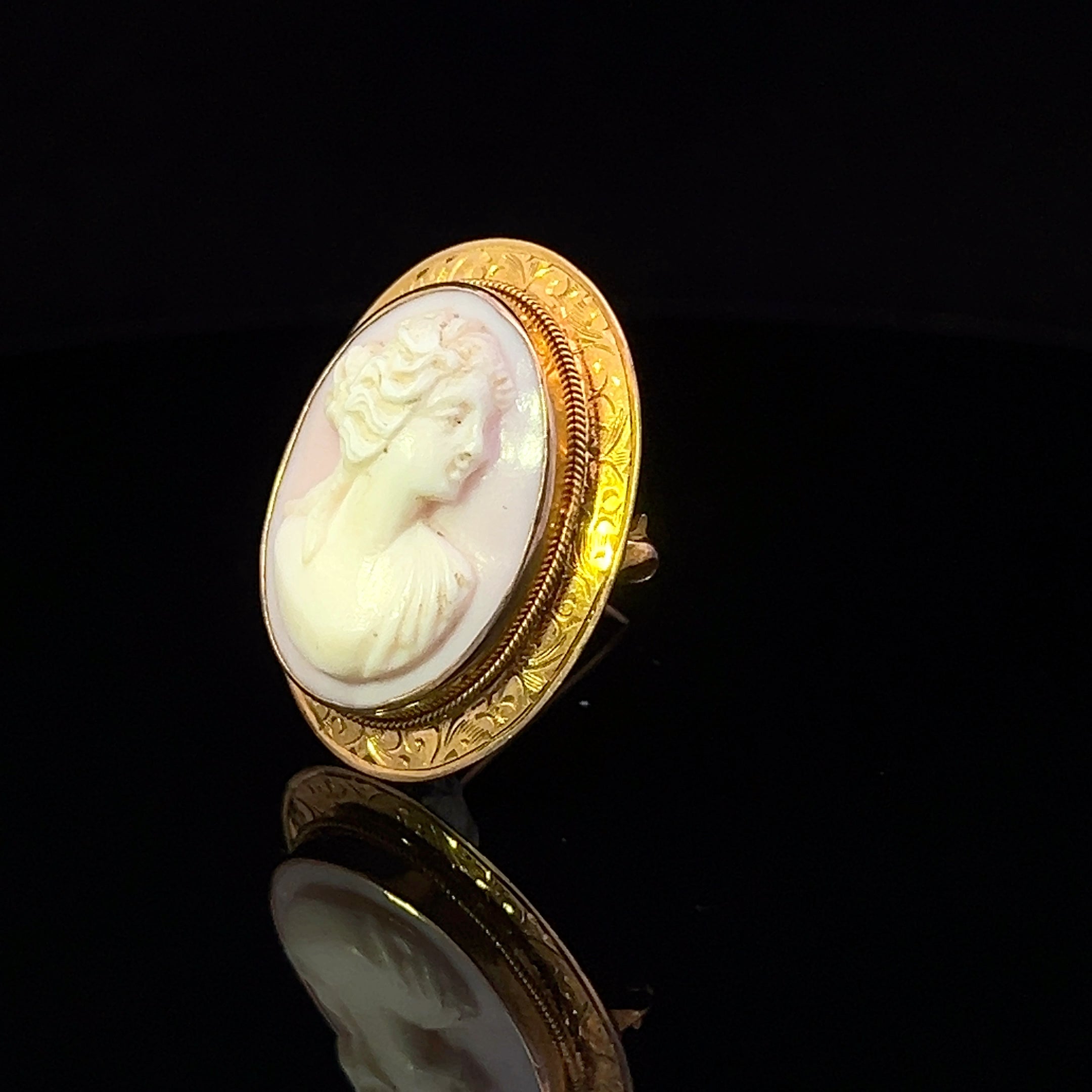 Taliyah 10KY 1920's Victorian Pink Conch Shell Cameo Brooch