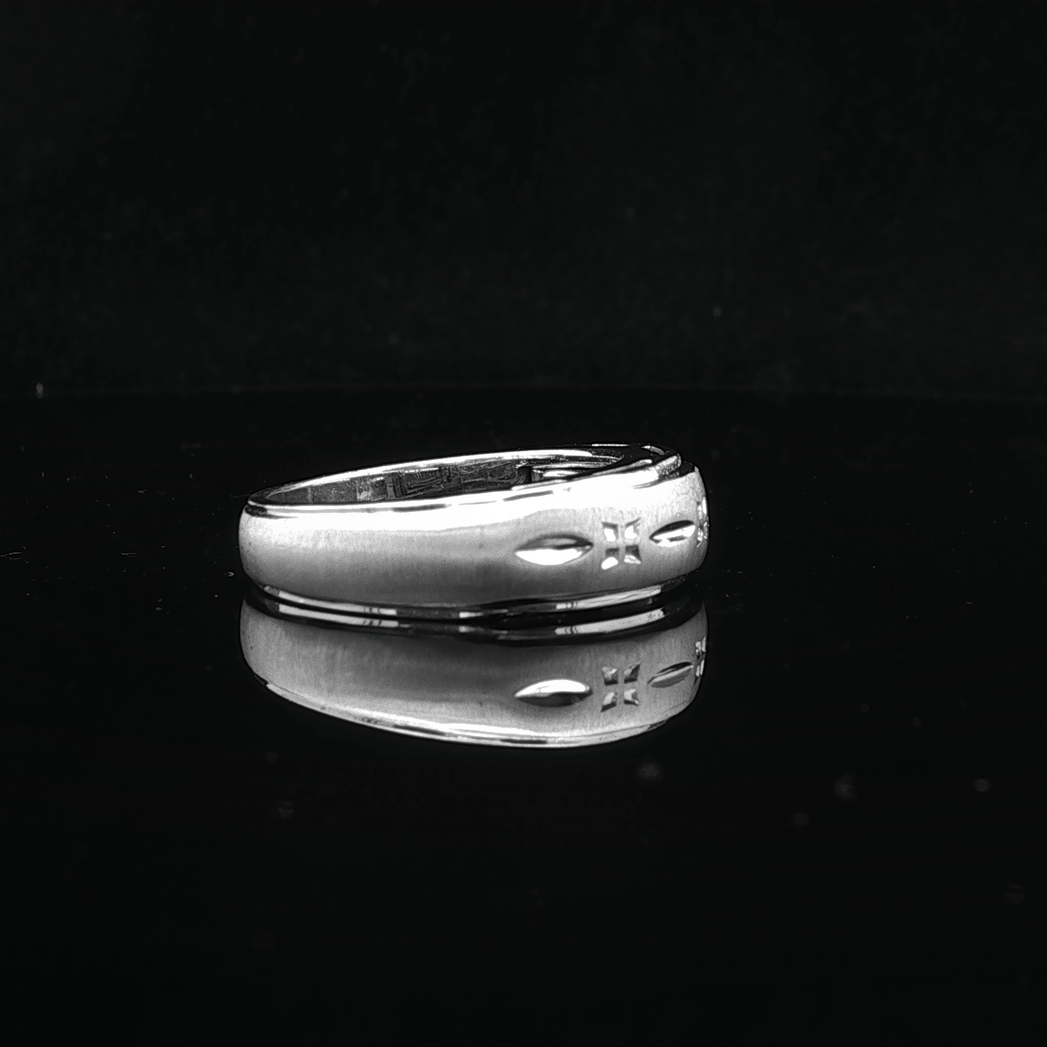 Phyllis 14K White Gold Wedding Band